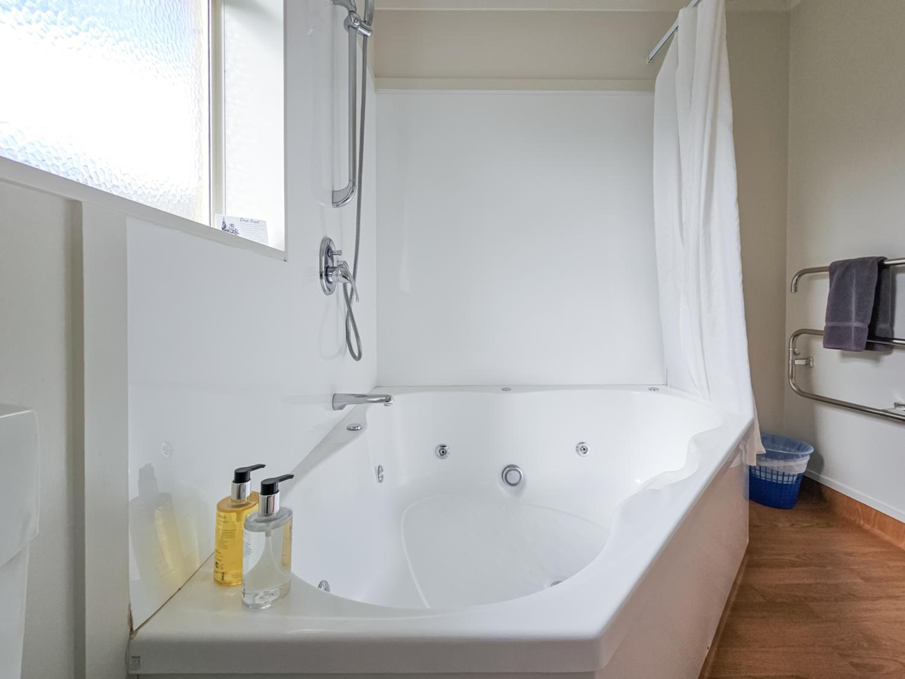 Superior King Studio with Spa Bath - Photo 5