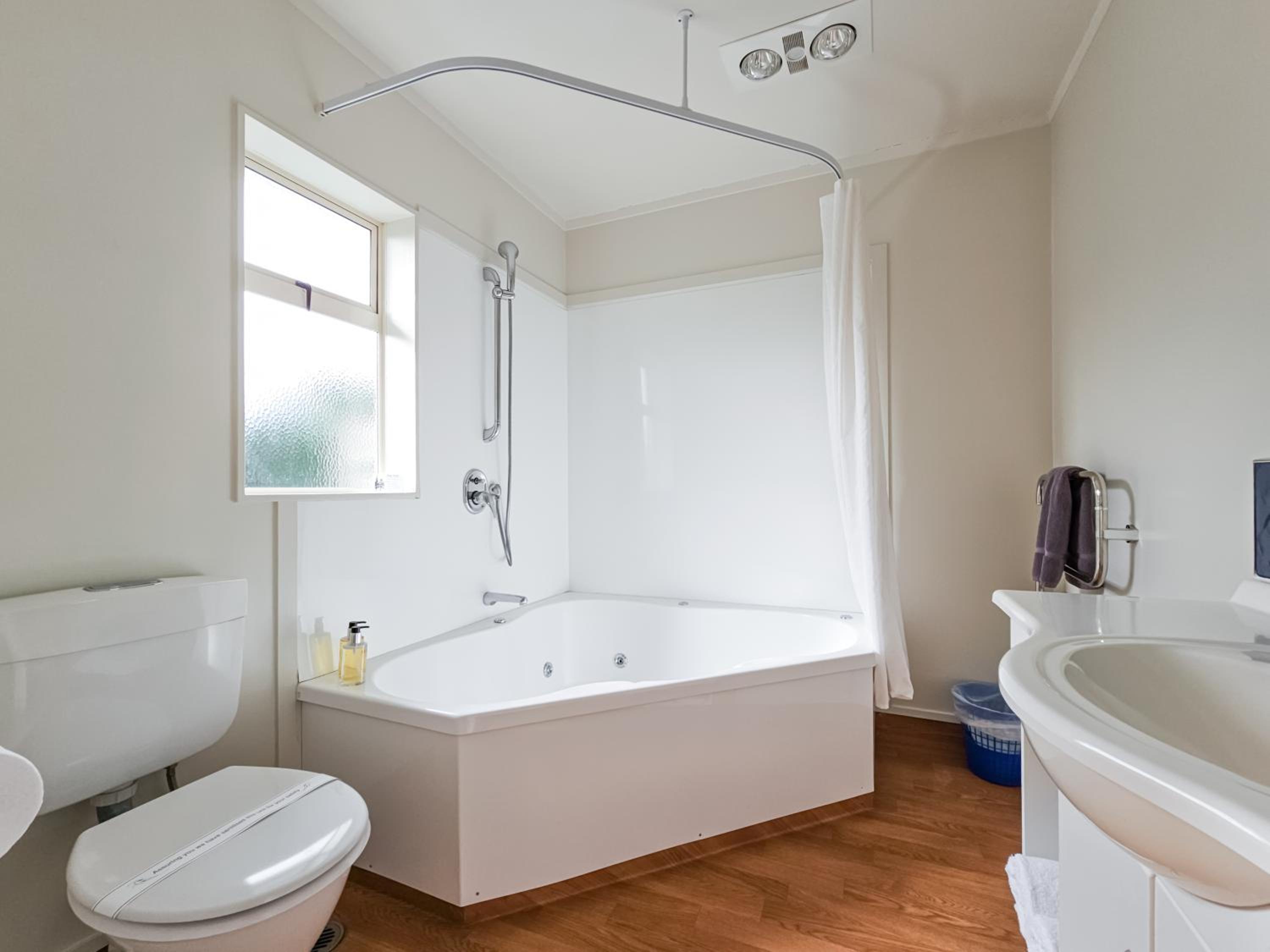 Superior King Studio with Spa Bath - Photo 6
