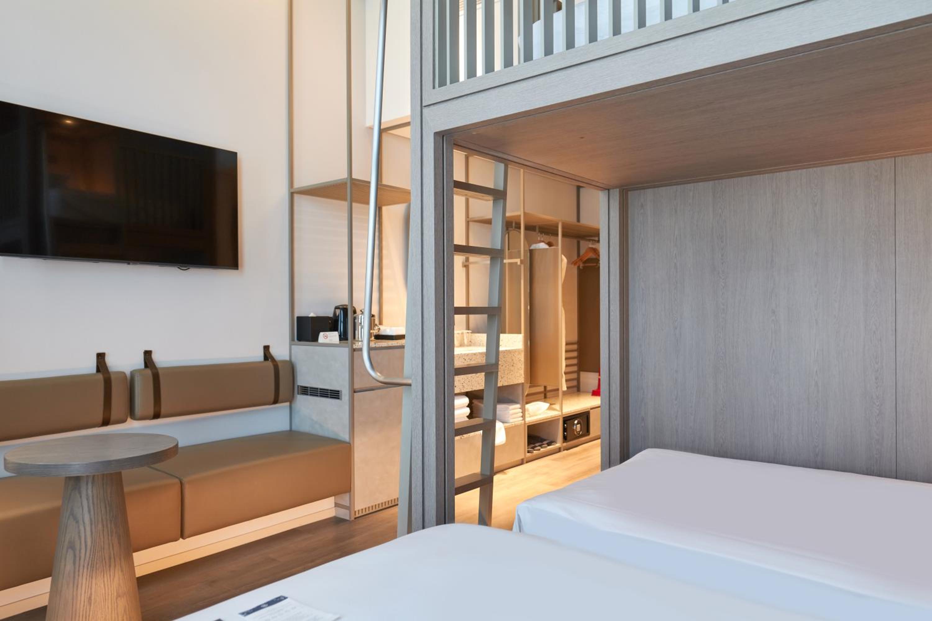 Quadruple Room - Photo 3