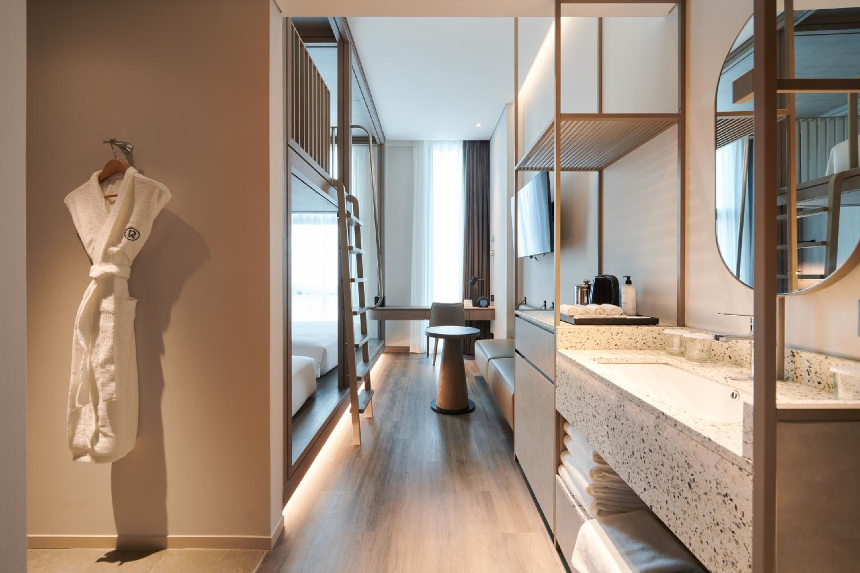 Quadruple Room - Photo 5