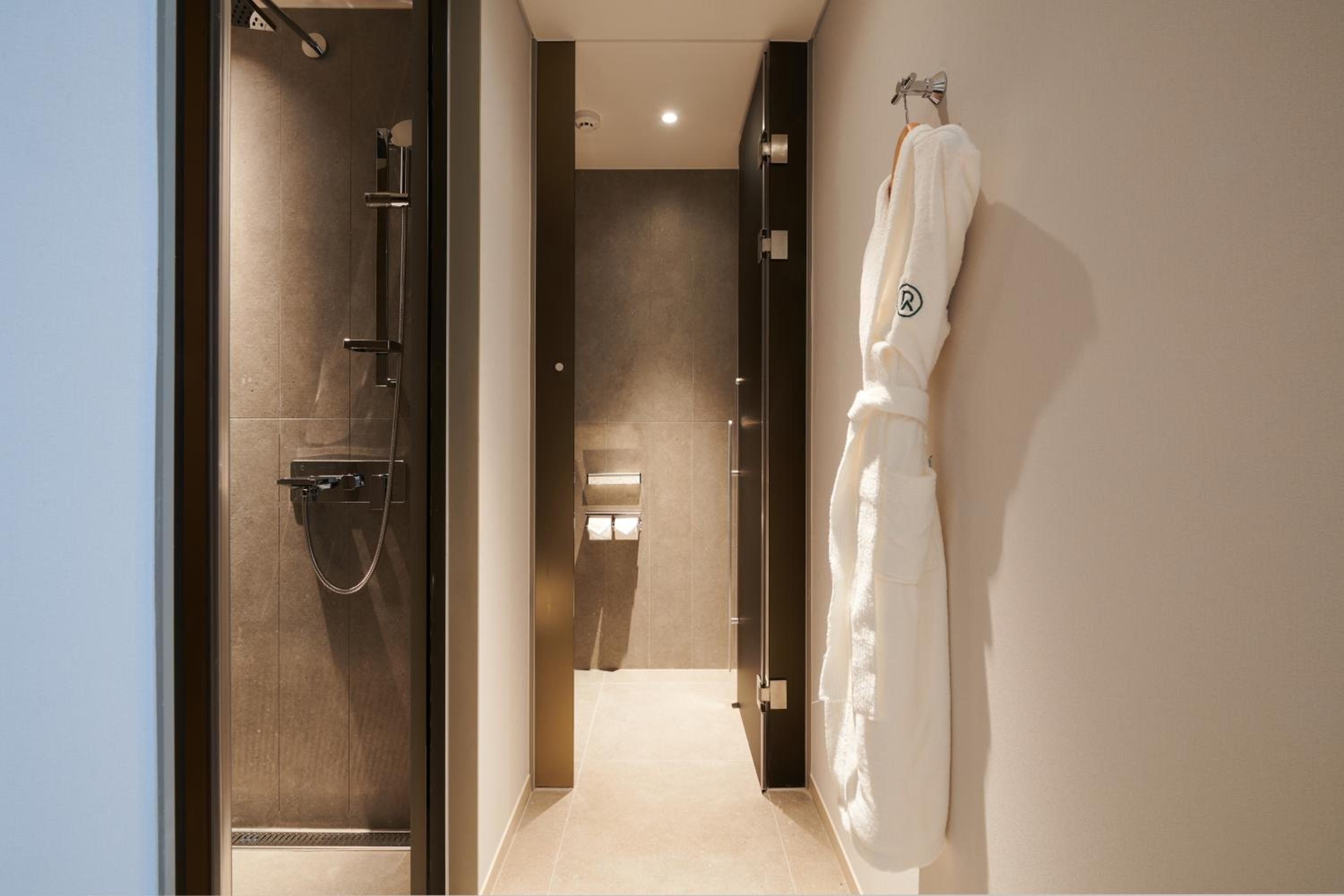 Quadruple Room - Photo 7