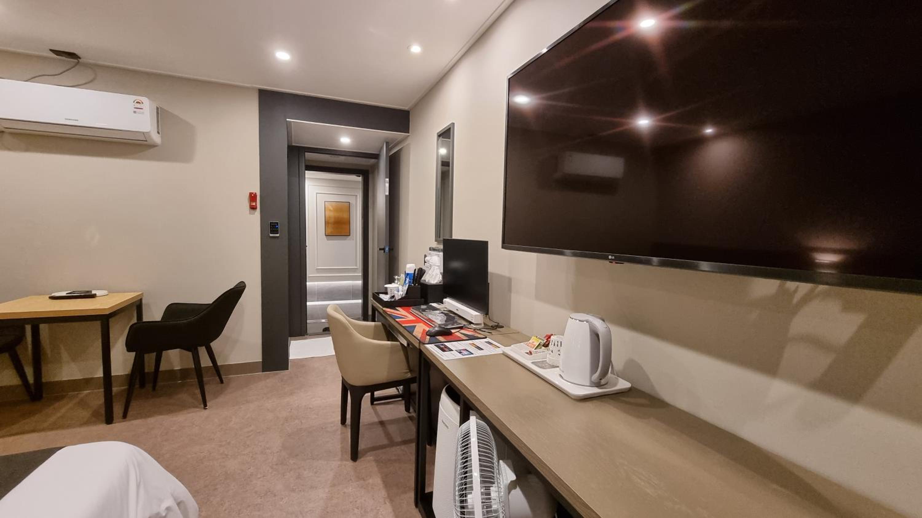 Deluxe Room - Photo 5