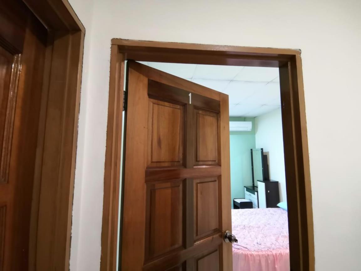 Double Room with Shared Bathroom photo 3