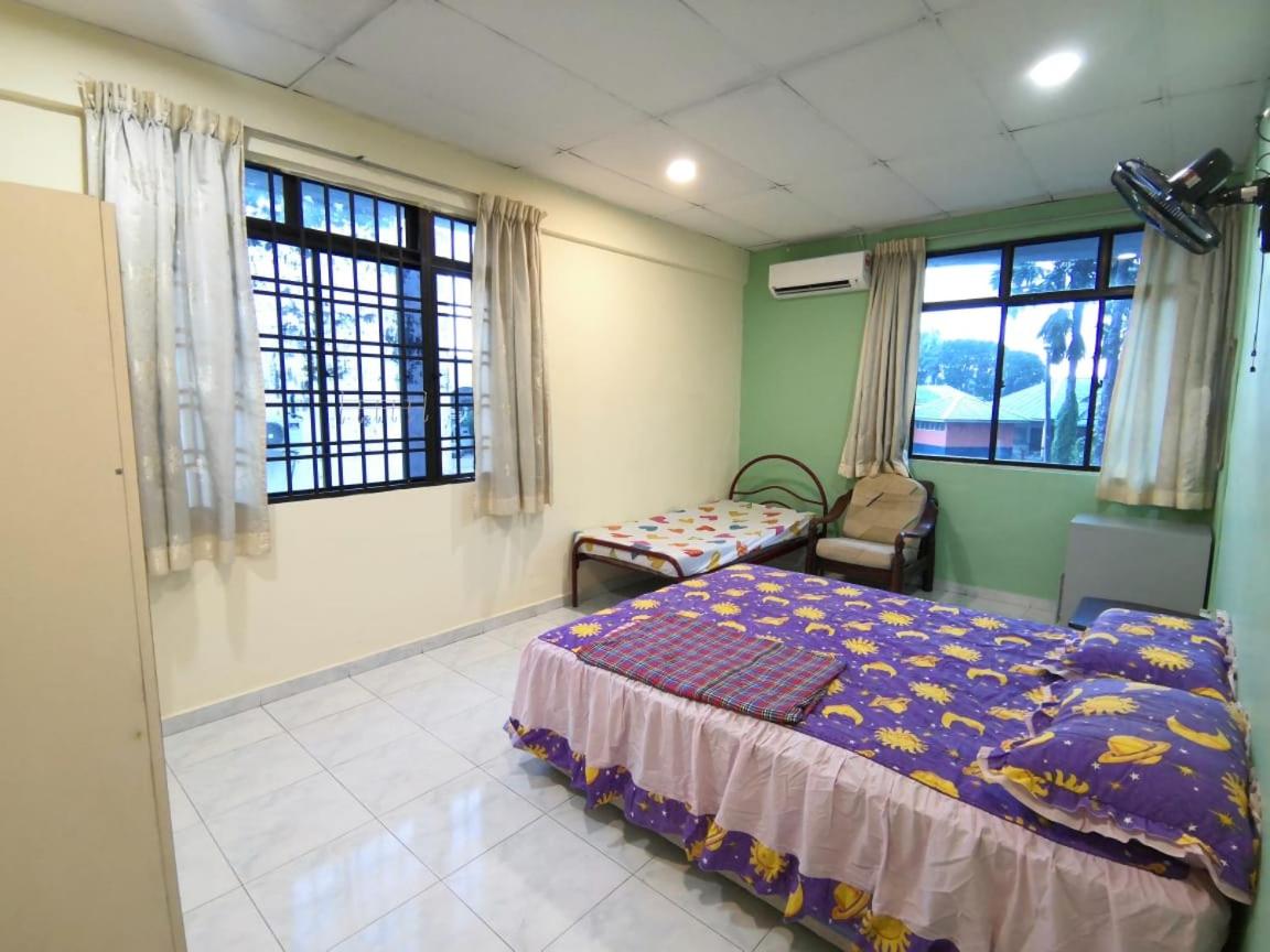 Family Room with Shared Bathroom photo 2