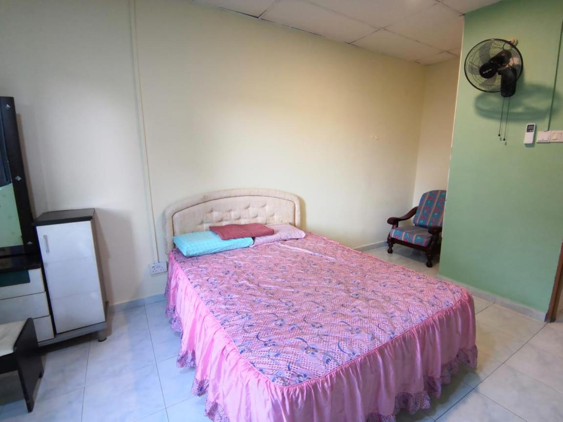 Double Room with Shared Bathroom photo 2