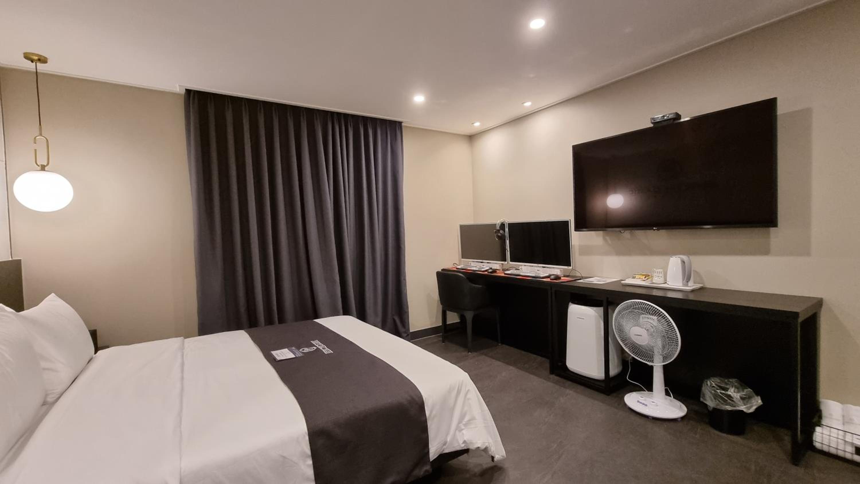 Deluxe King Room photo 3