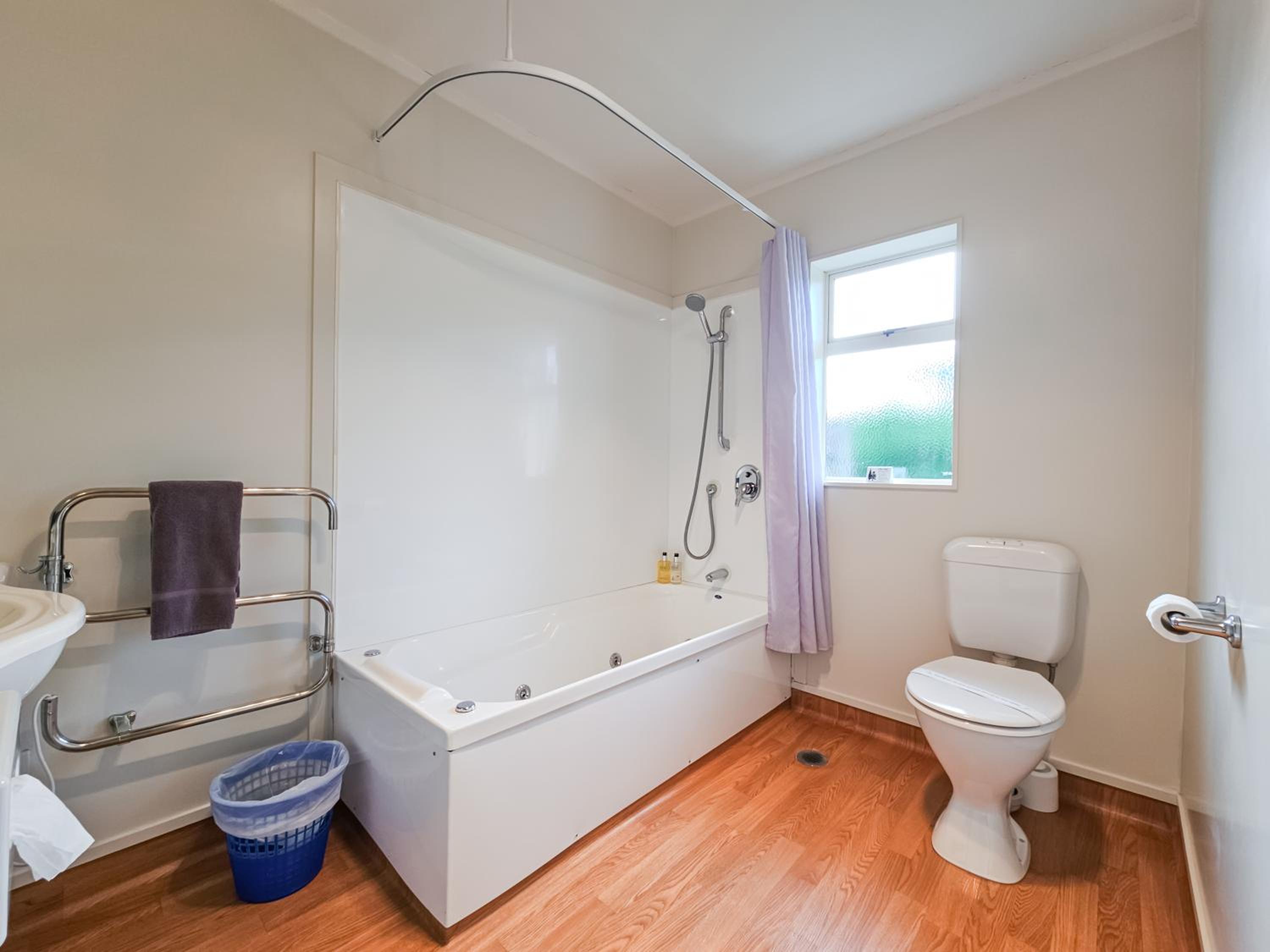 One-Bedroom Apartment - Photo 6