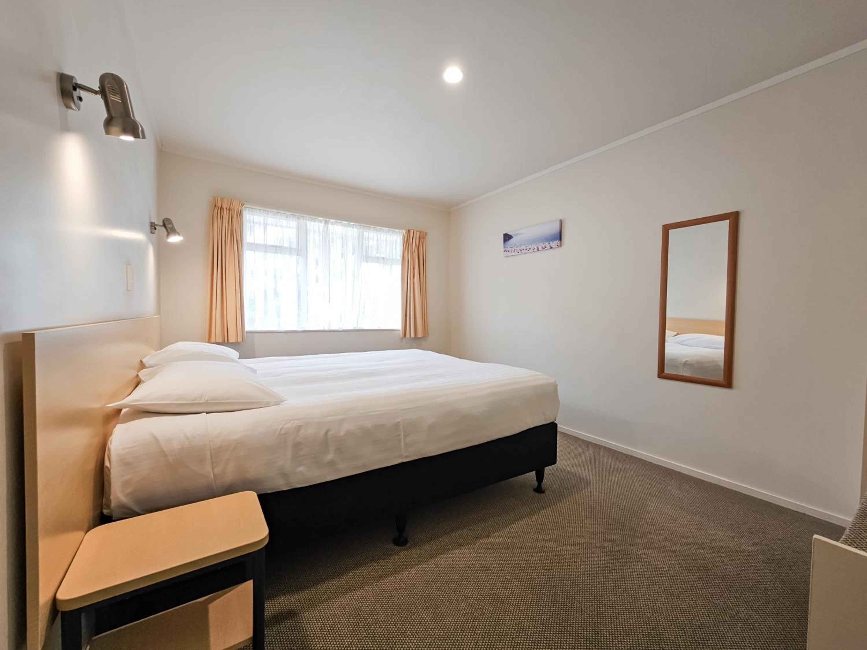 One-Bedroom Apartment - Photo 4