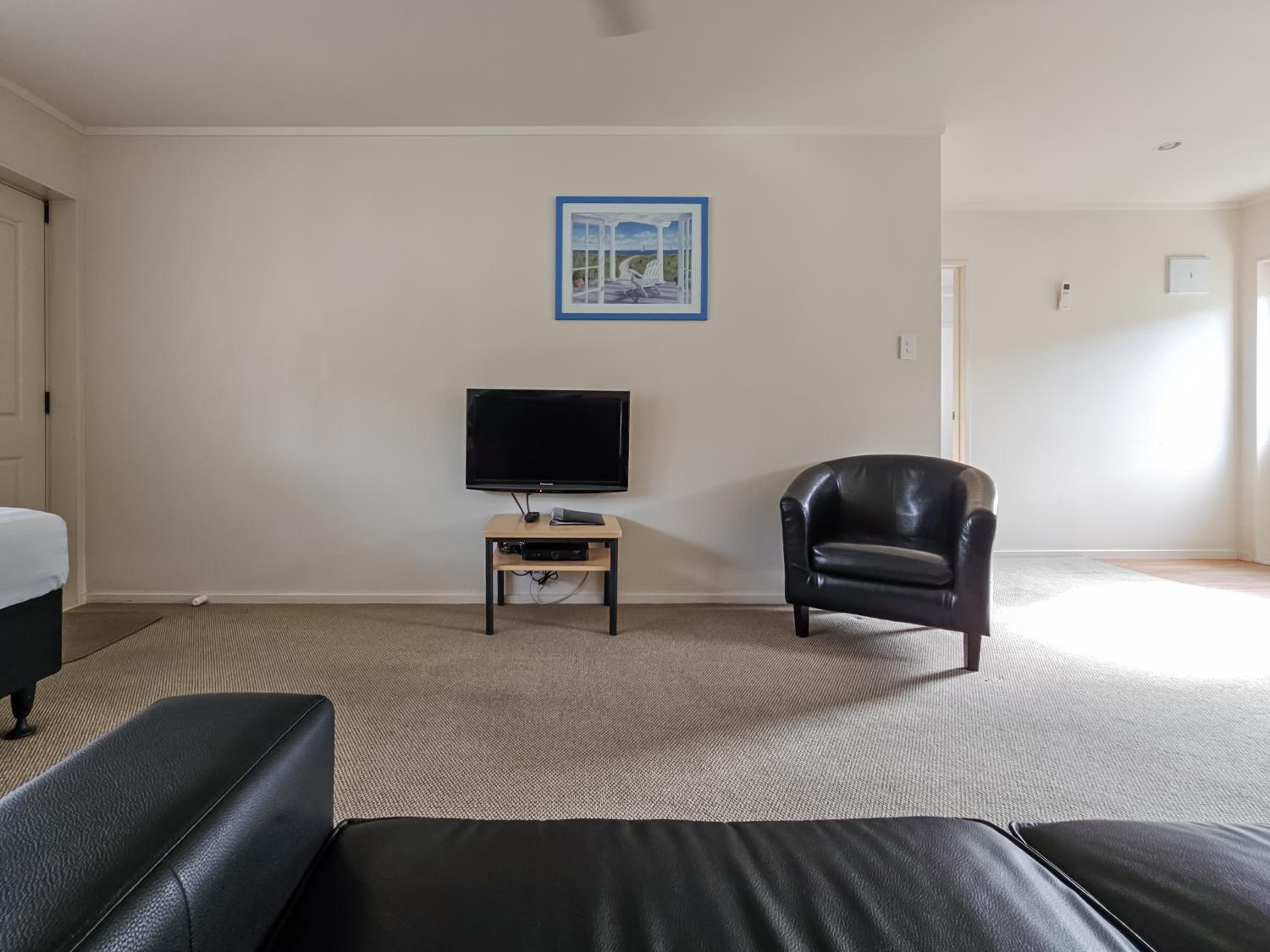 One-Bedroom Apartment - Photo 12