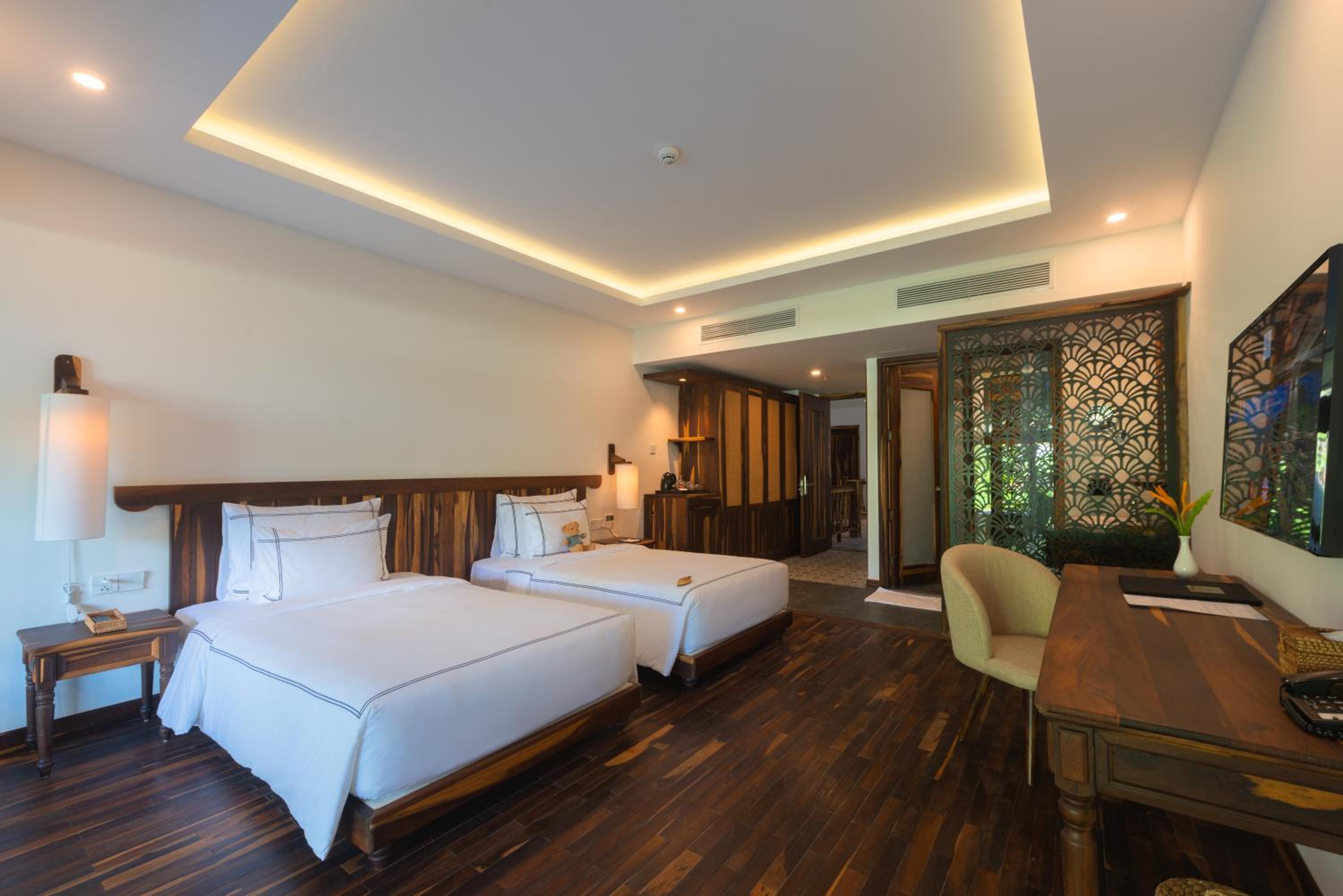 Balcony King Room – Spa Included photo 1