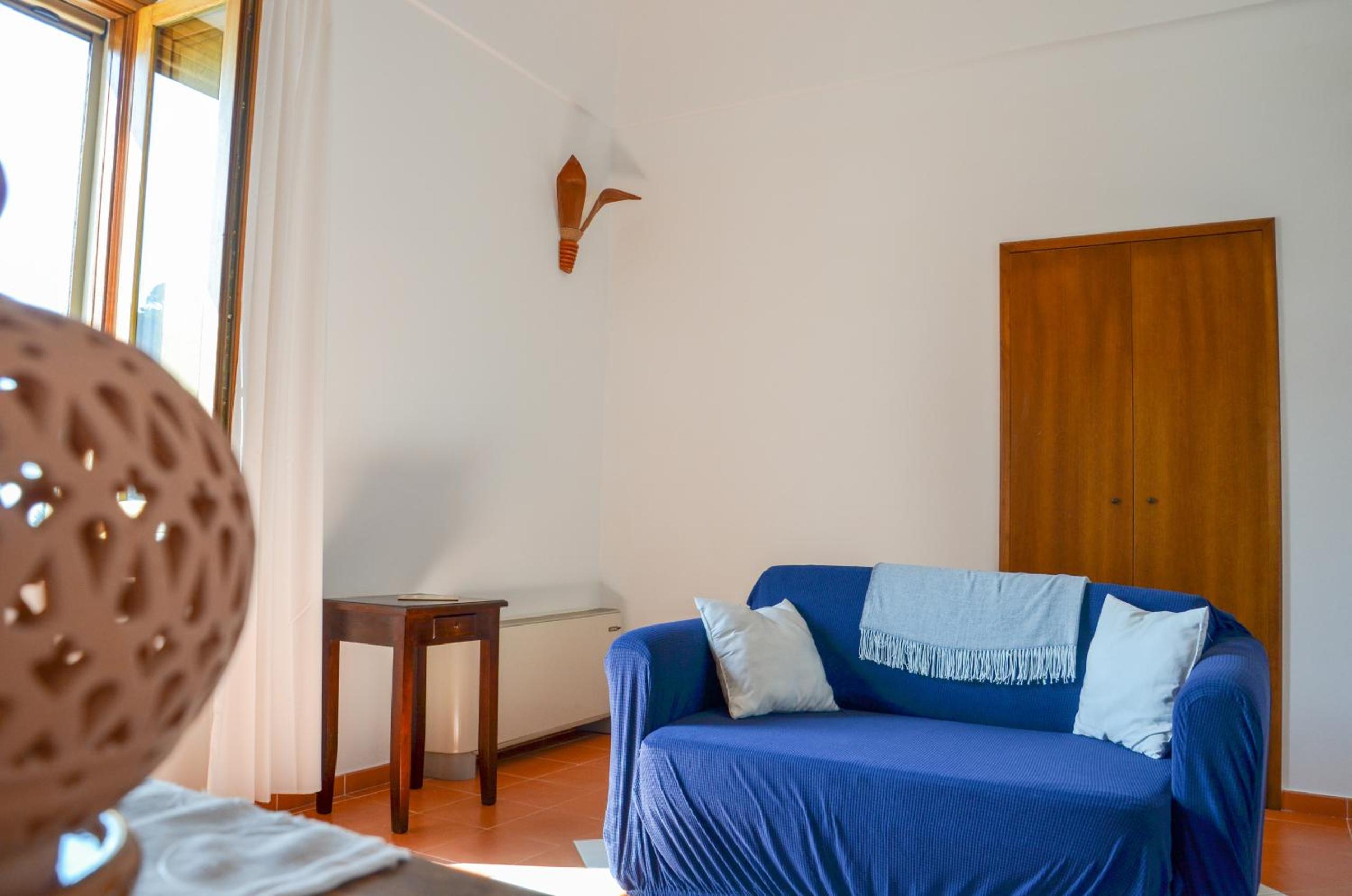 Double Room with Private Bathroom - Photo 2