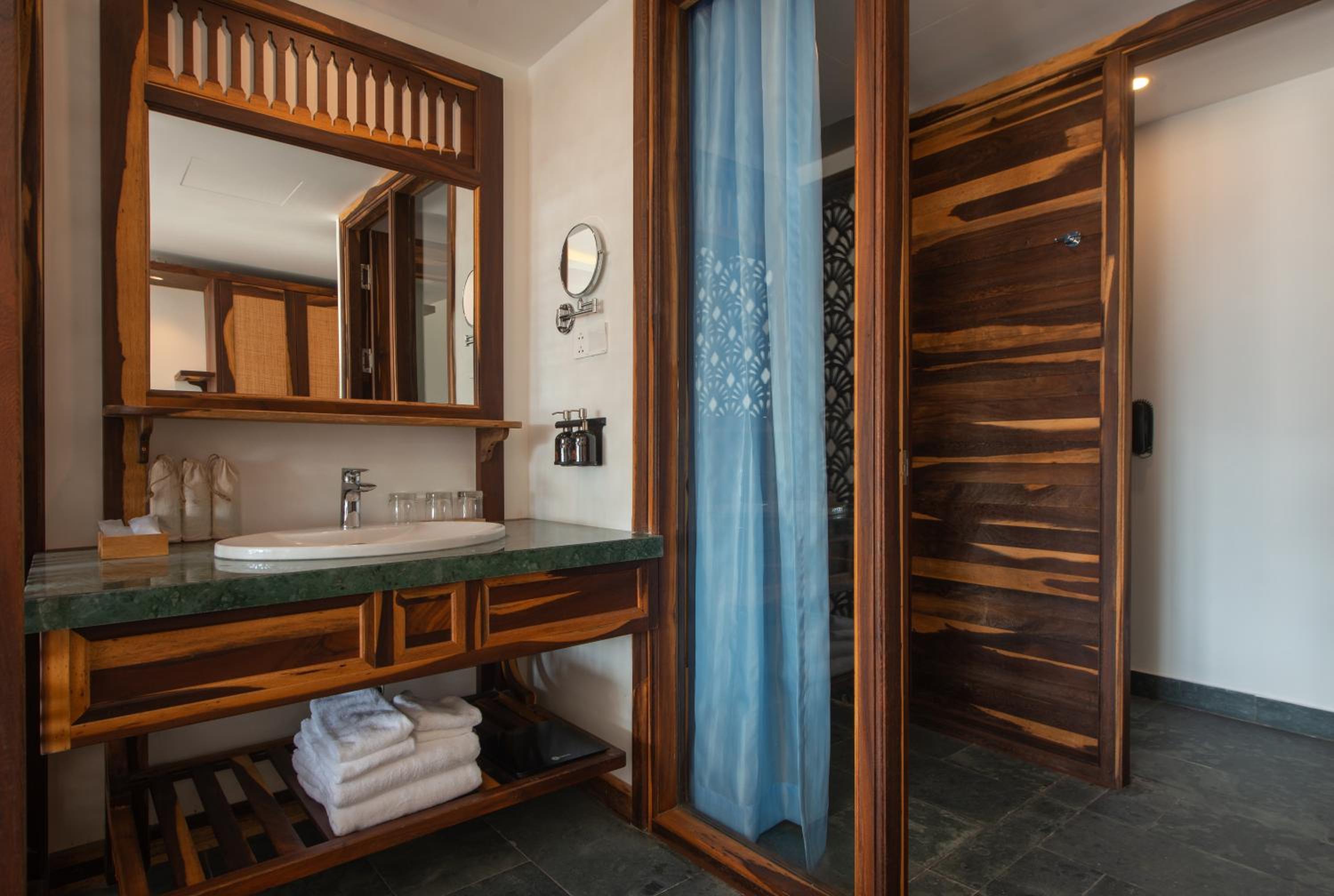 King Room with Balcony - Photo 1