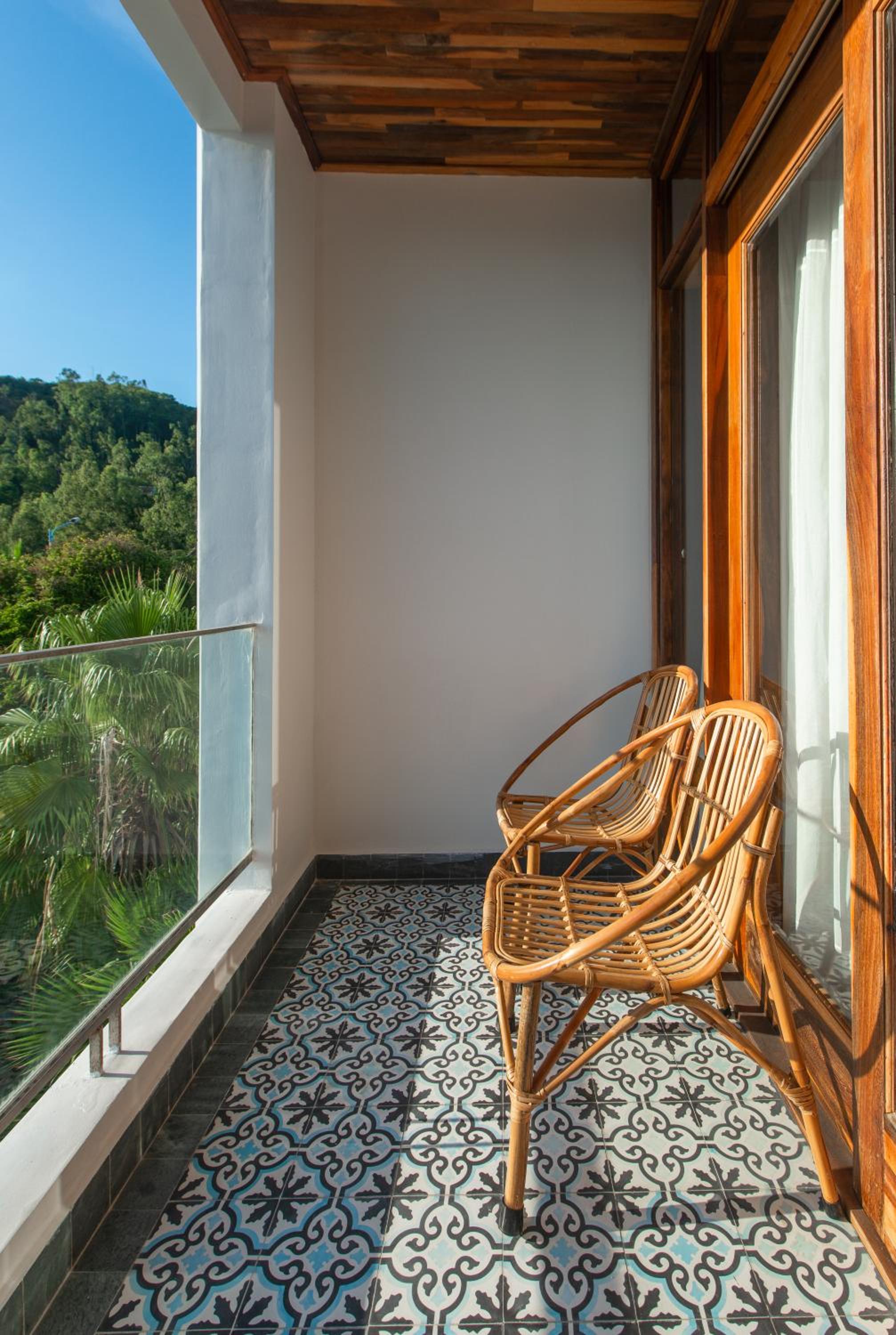 Balcony King Room – Spa Included photo 2