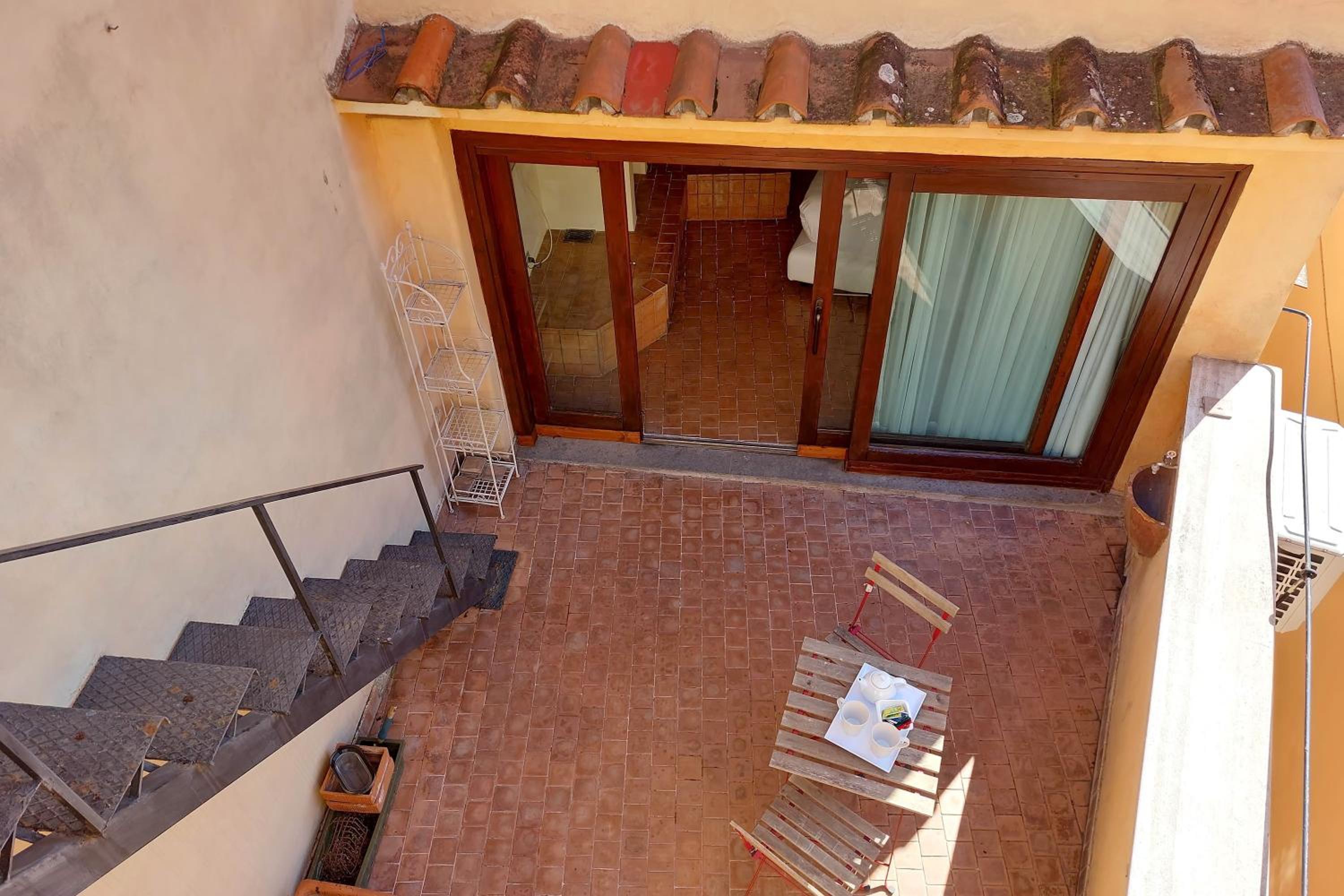 One-Bedroom Apartment - Split Level photo 2