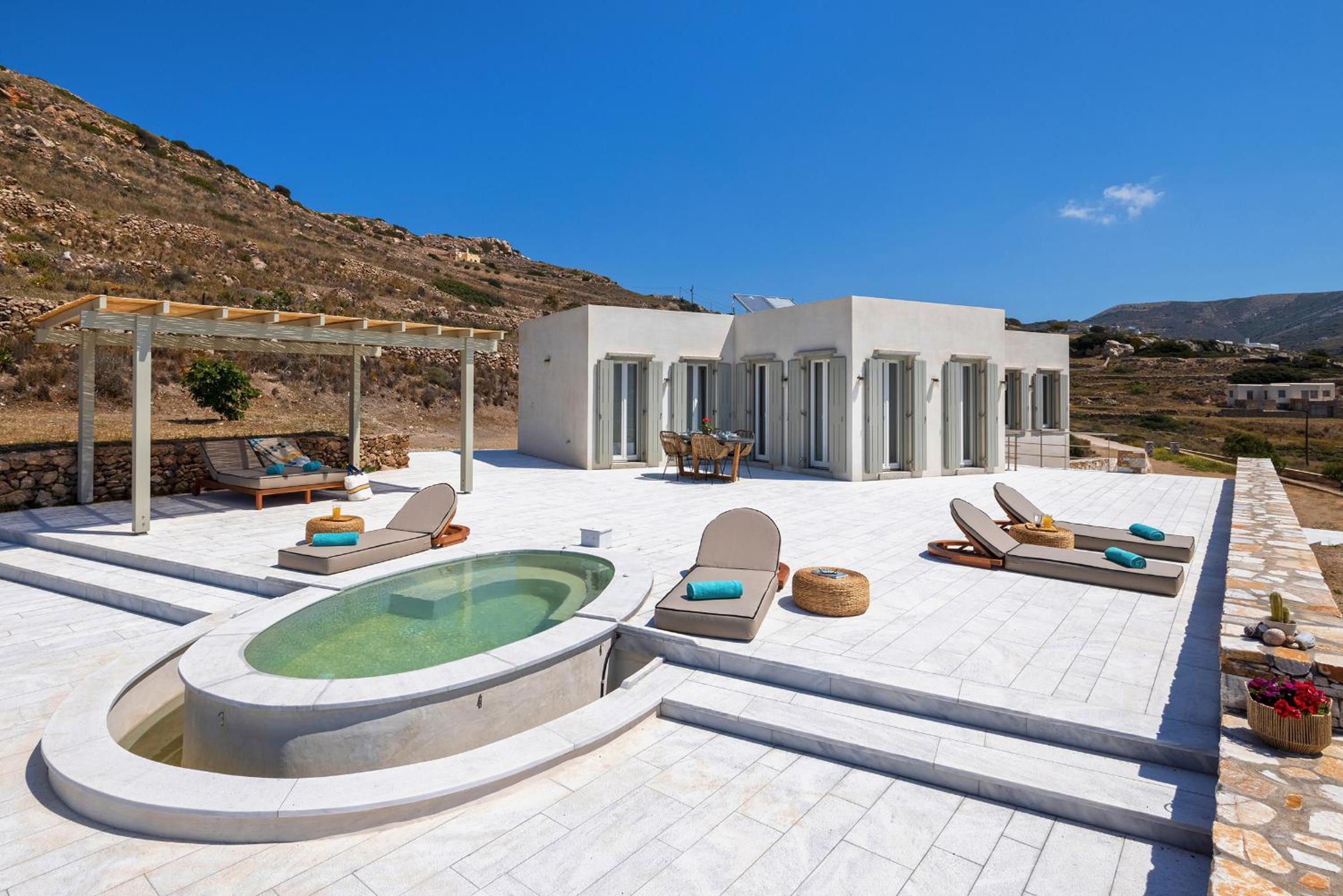 Three-Bedroom Villa photo 3