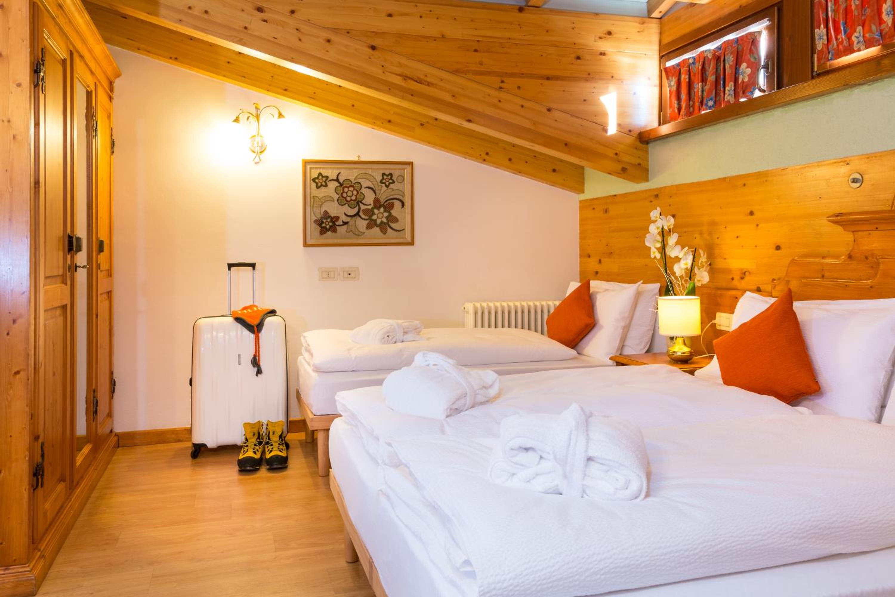 Basic Double or Twin Room - Photo 3