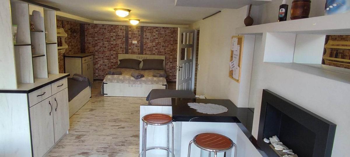Quadruple Room with Private Bathroom - Photo 2