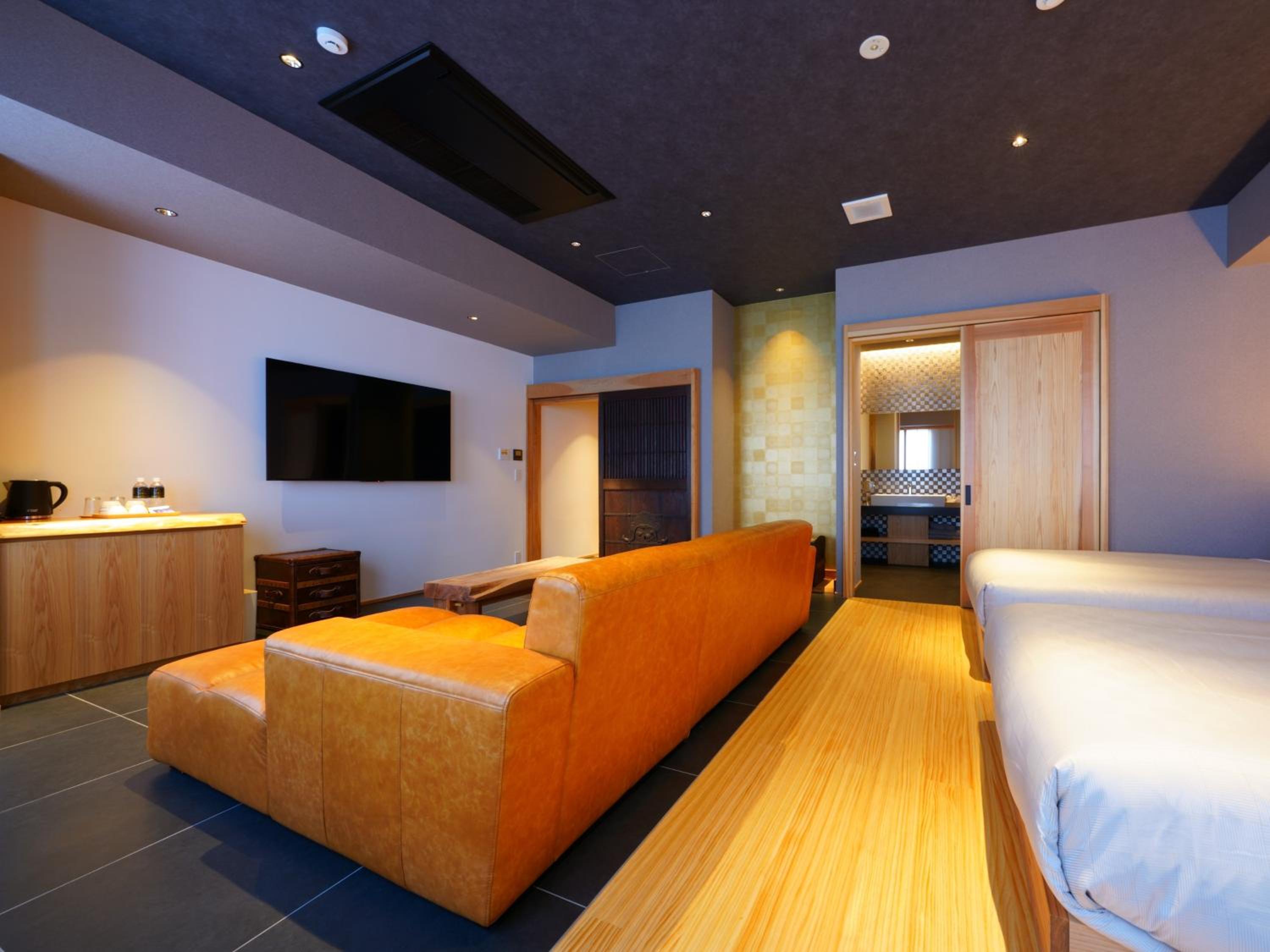 Large Twin Room photo 2