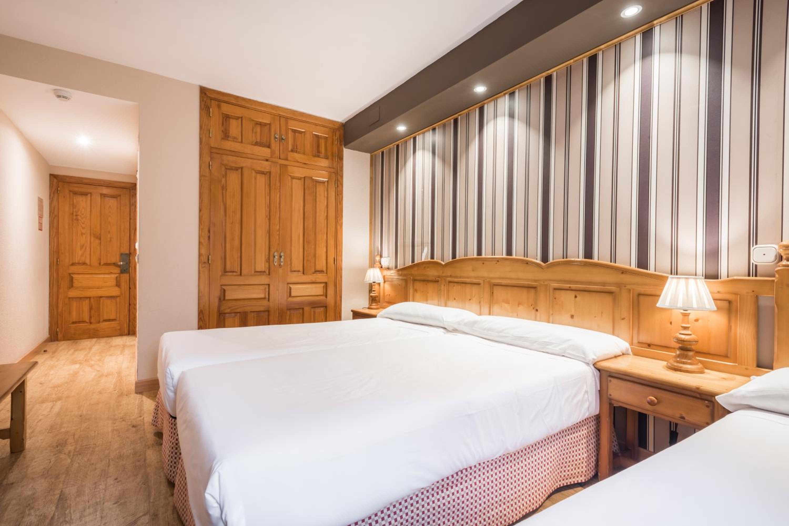 Triple Room (3 Adults) photo 3