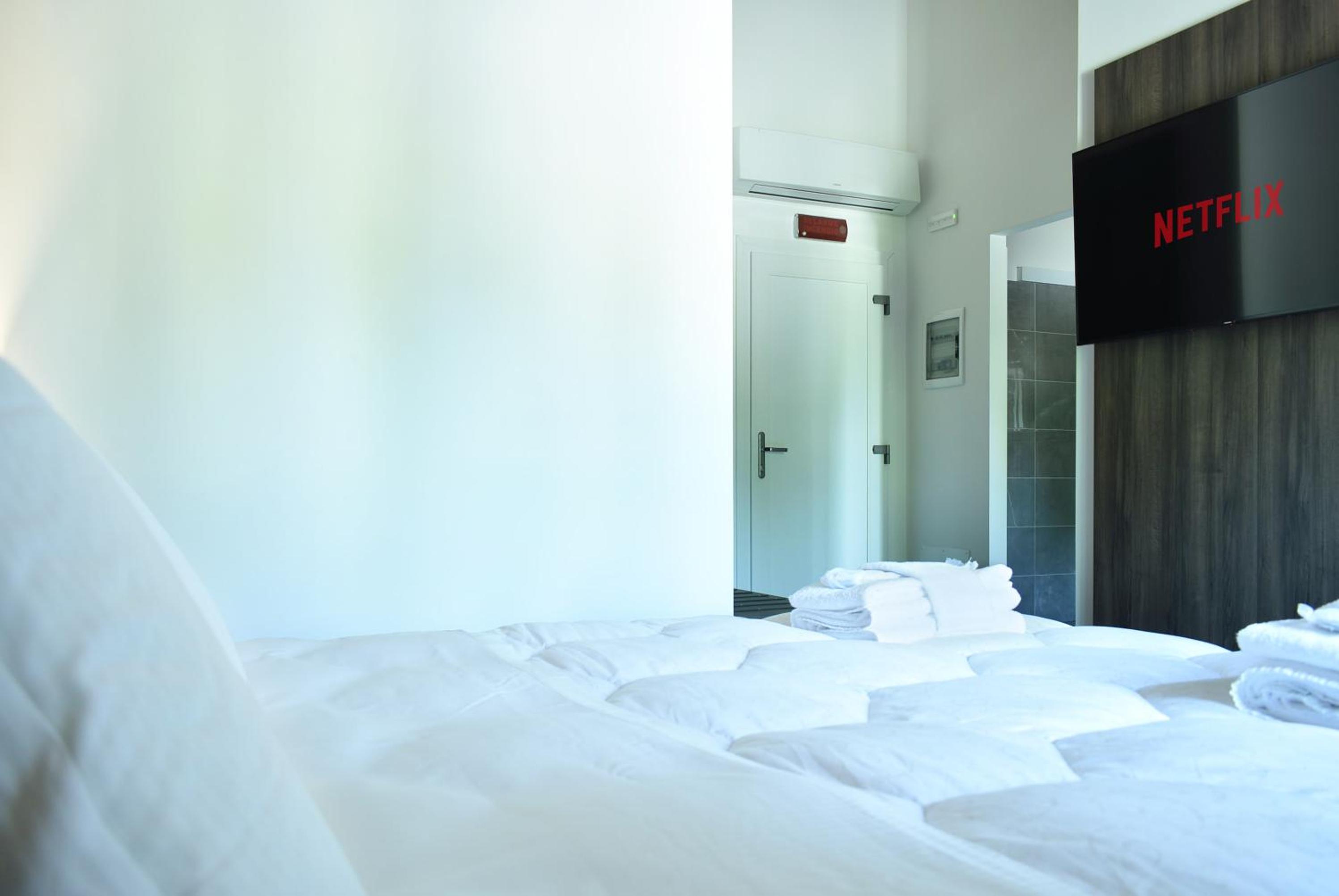 Deluxe Double Room with Shower photo 1