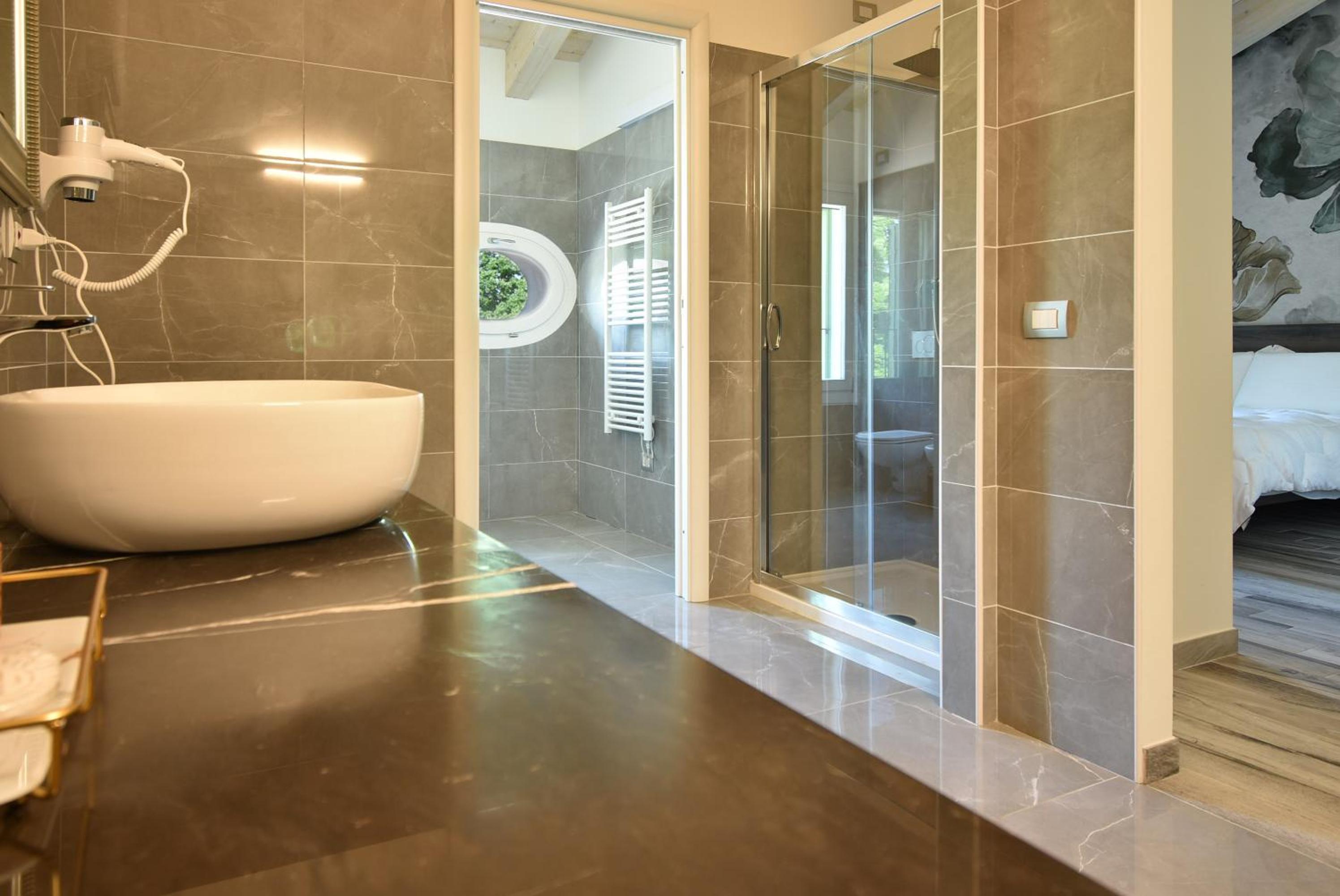 Deluxe Double Room with Shower photo 2
