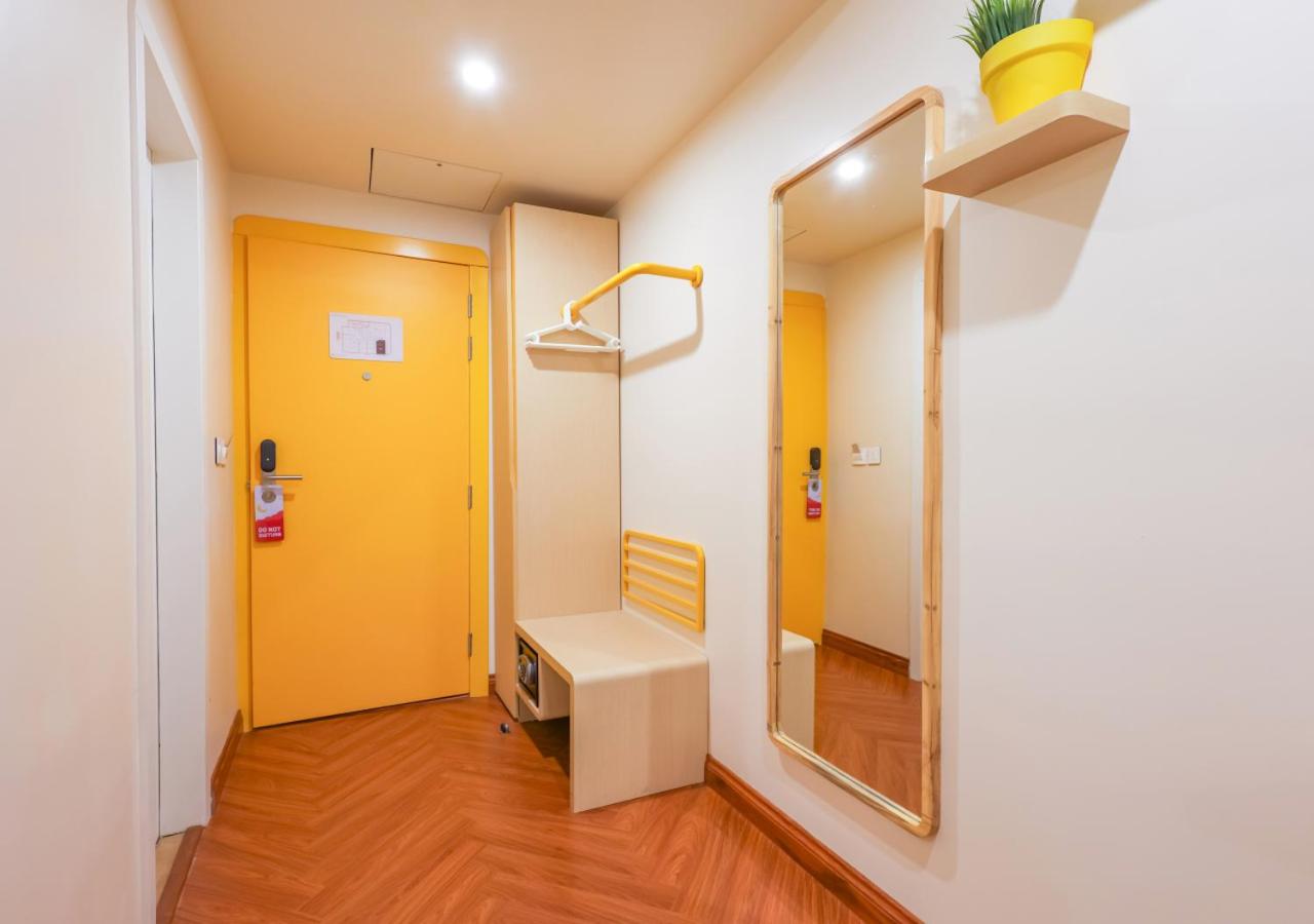 Standard King Room - Photo 8
