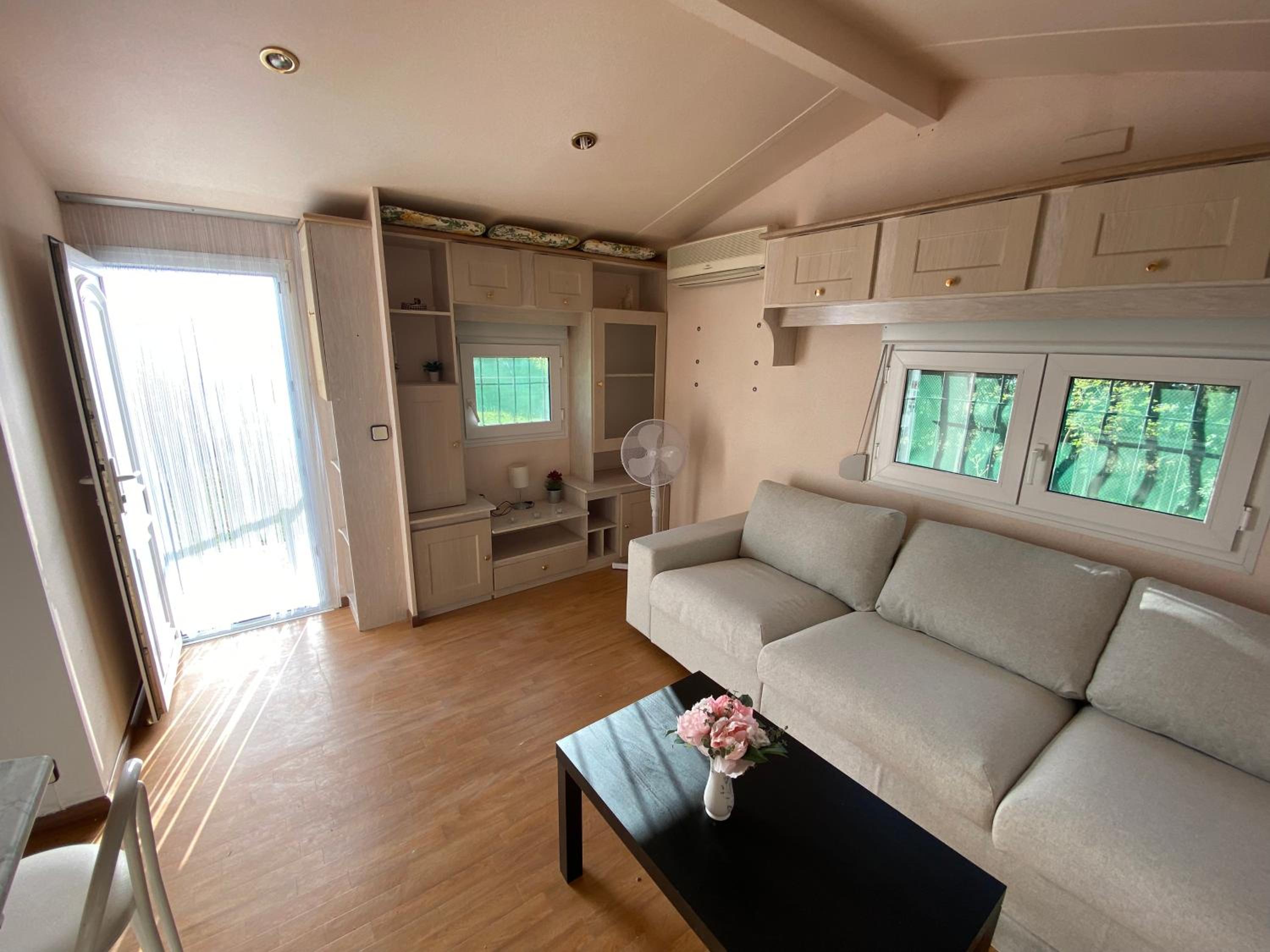 Habitación Doble Deluxe (1 adulto + 2 niños)