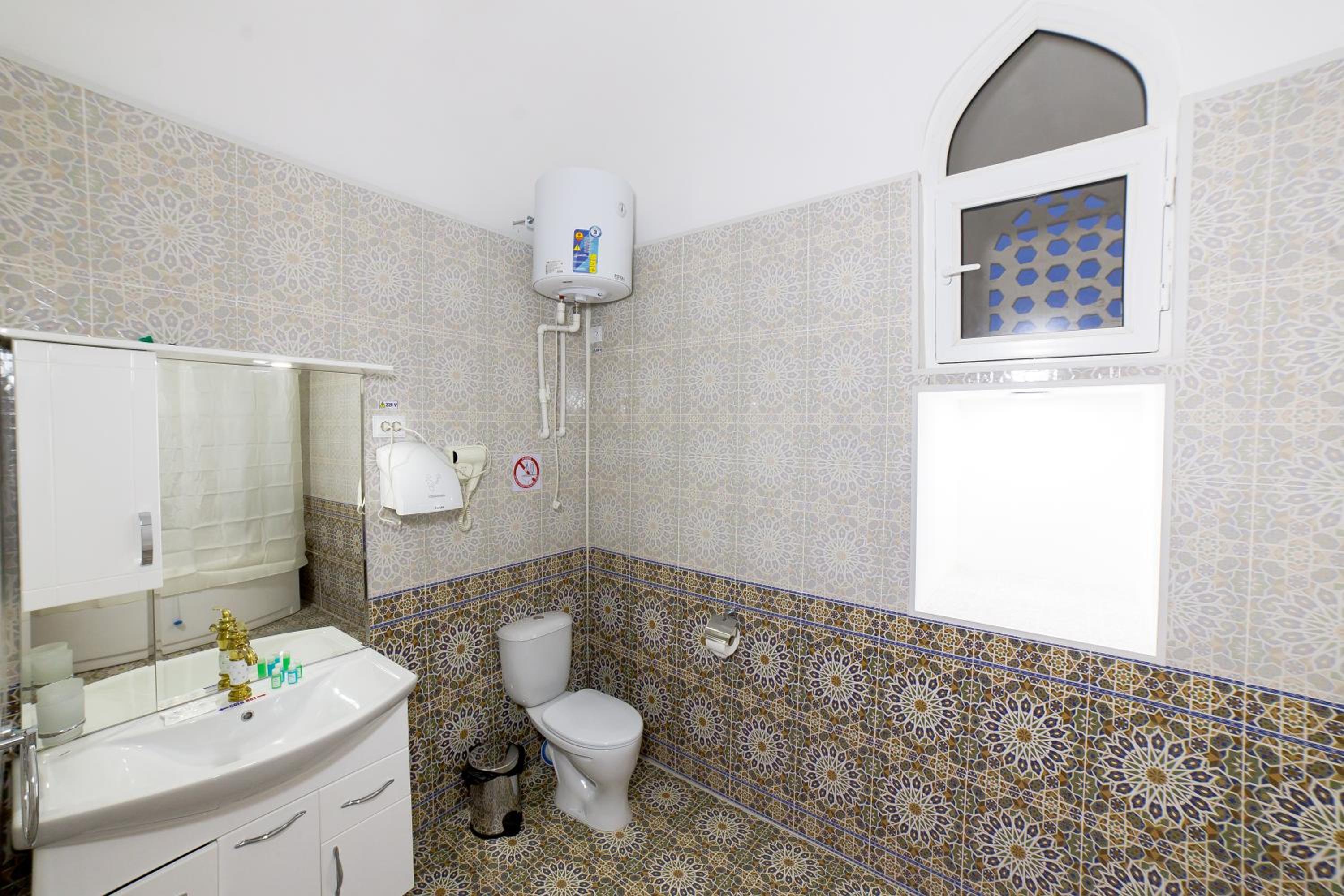 Double Room with Private Bathroom photo 2