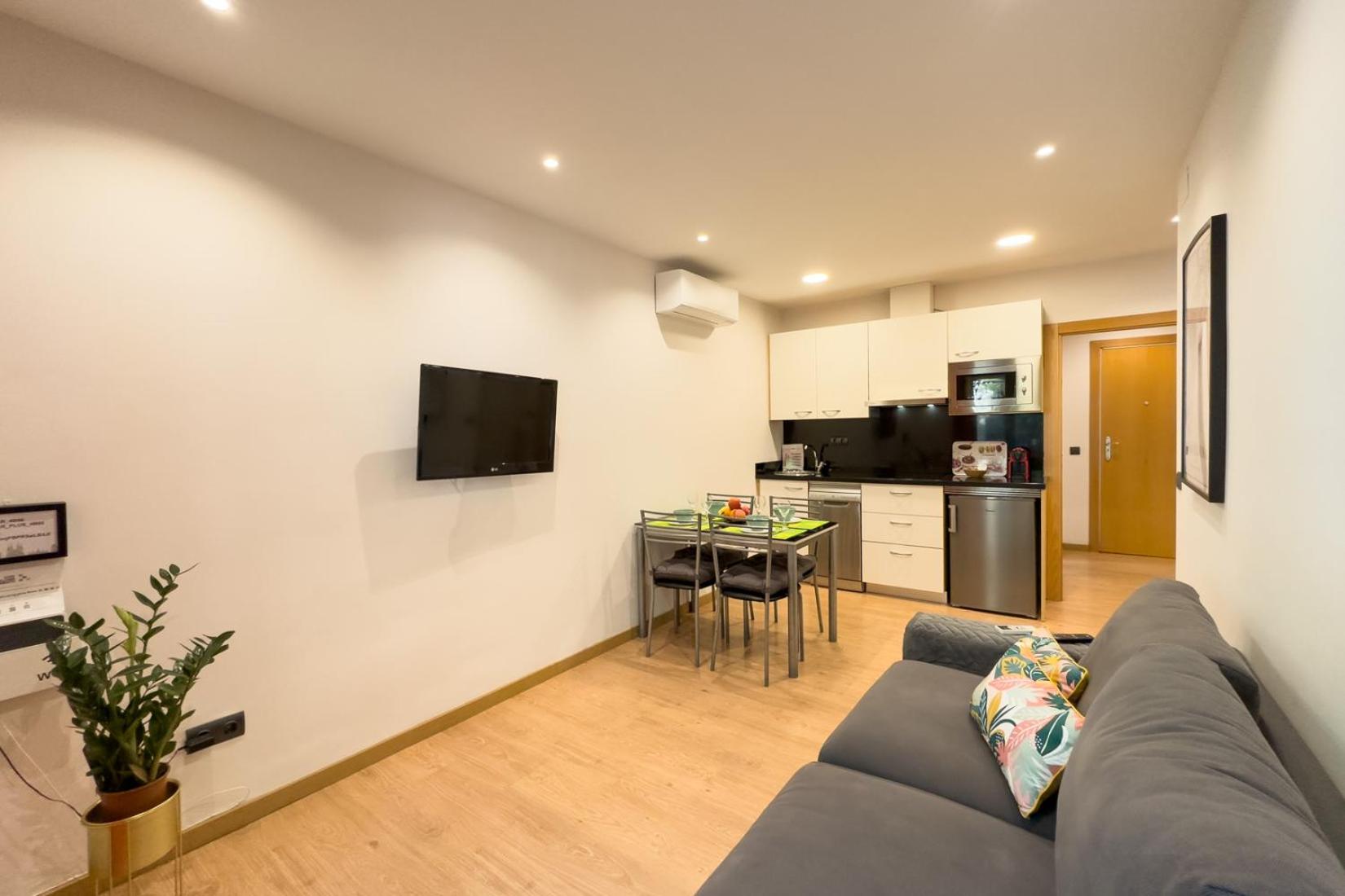 One-Bedroom Apartment photo 3