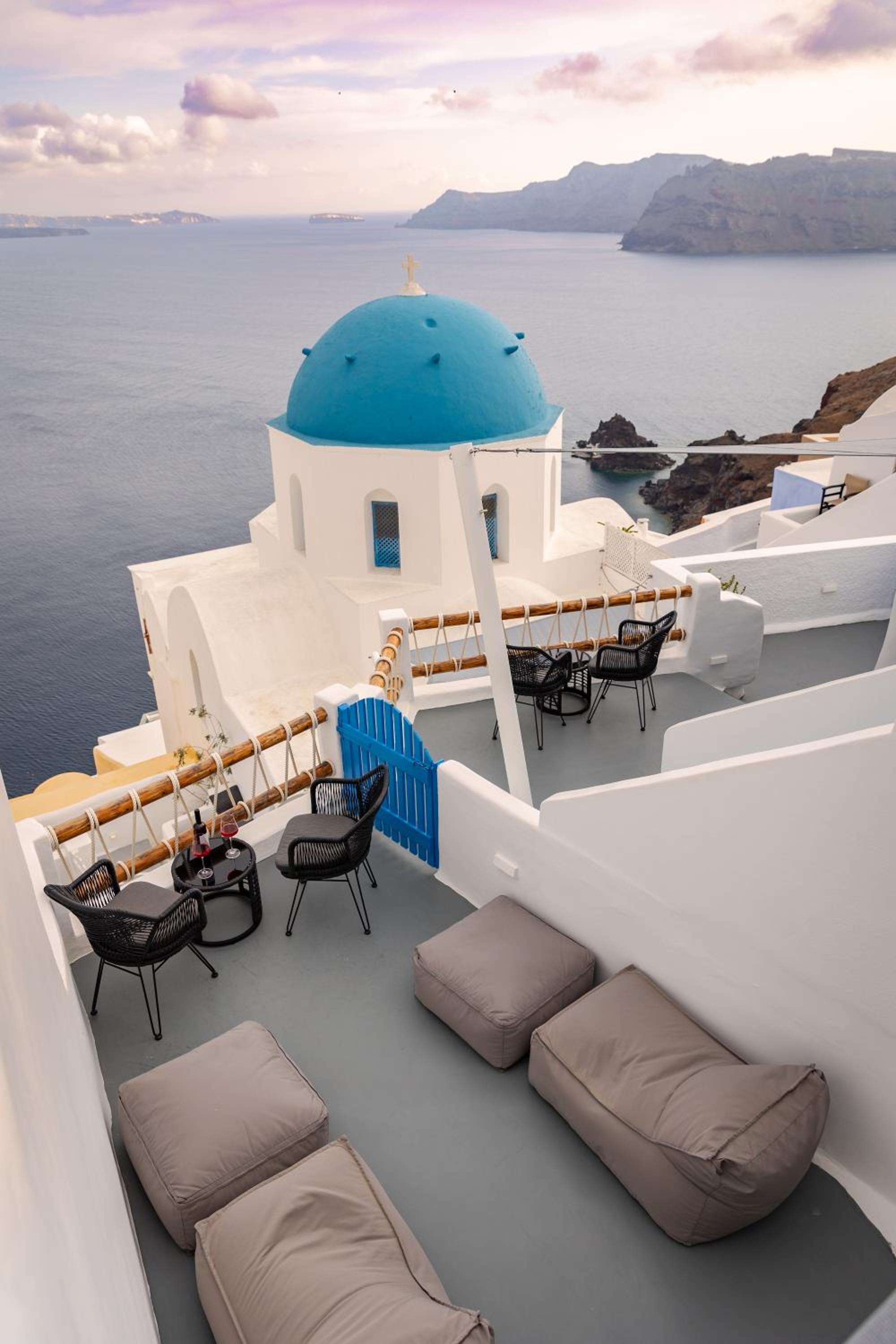 Grand Blue Dome Cave Suite with Hot Tub & Caldera View photo 2