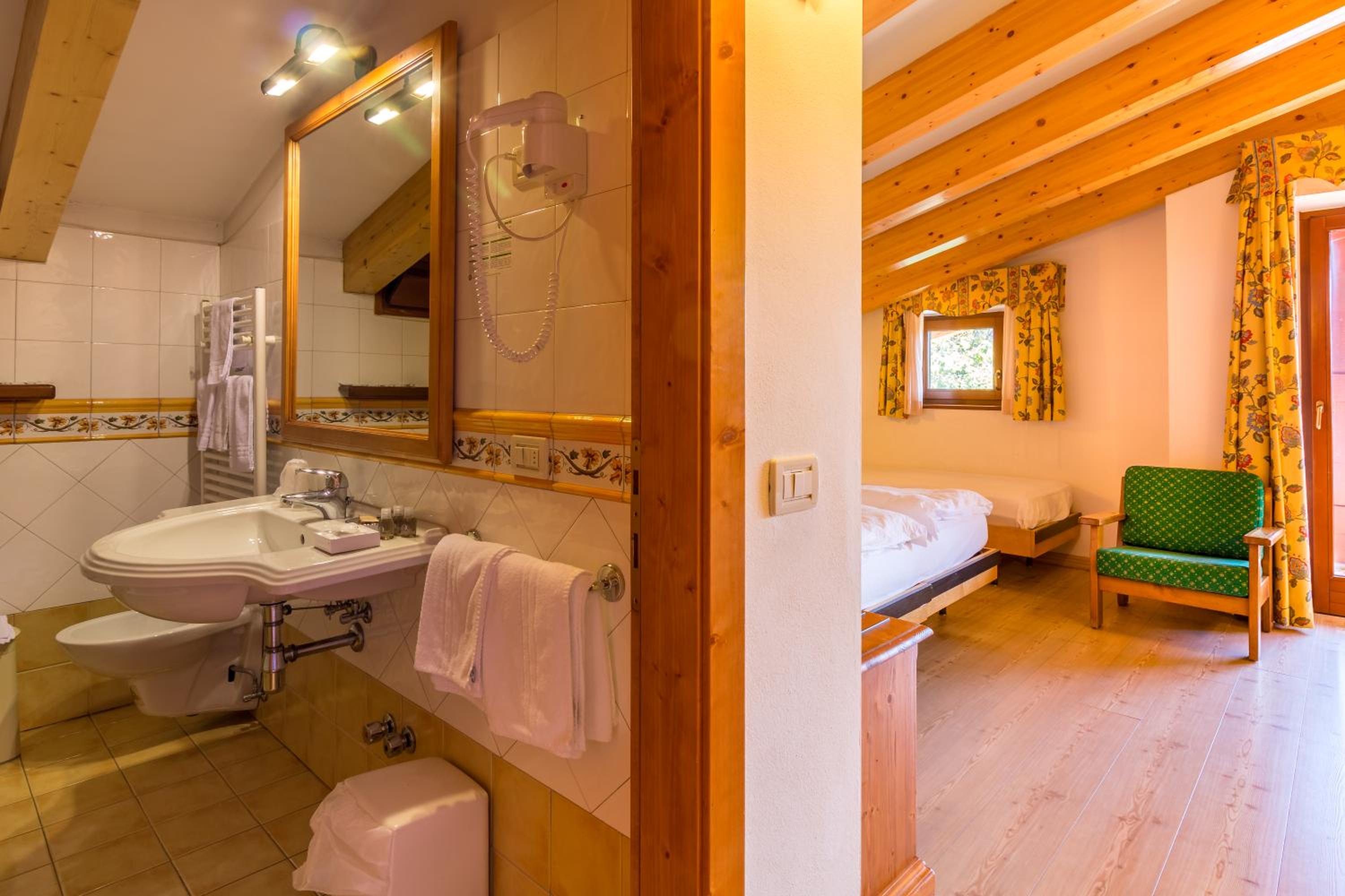 Standard Quadruple Room - Photo 5