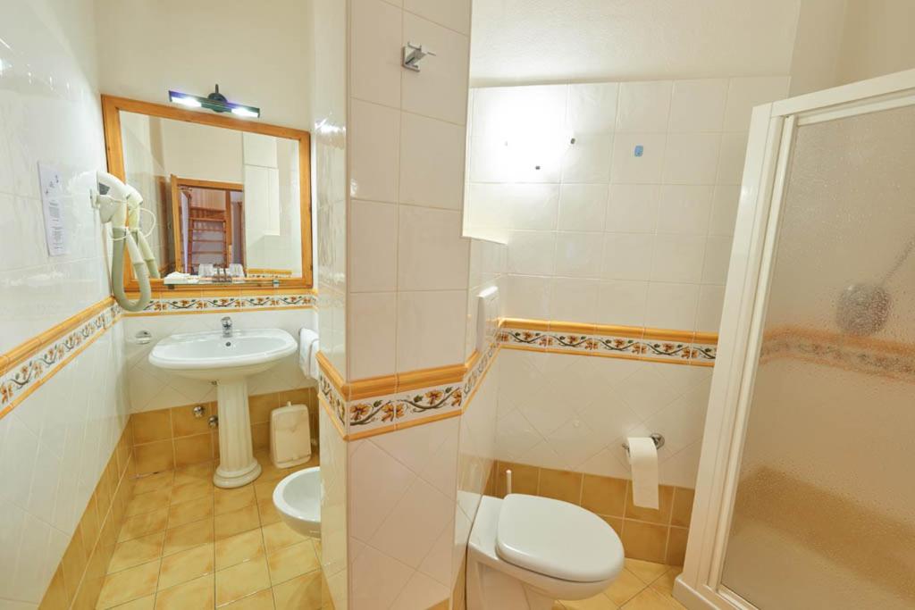 Standard Triple Room - Photo 5