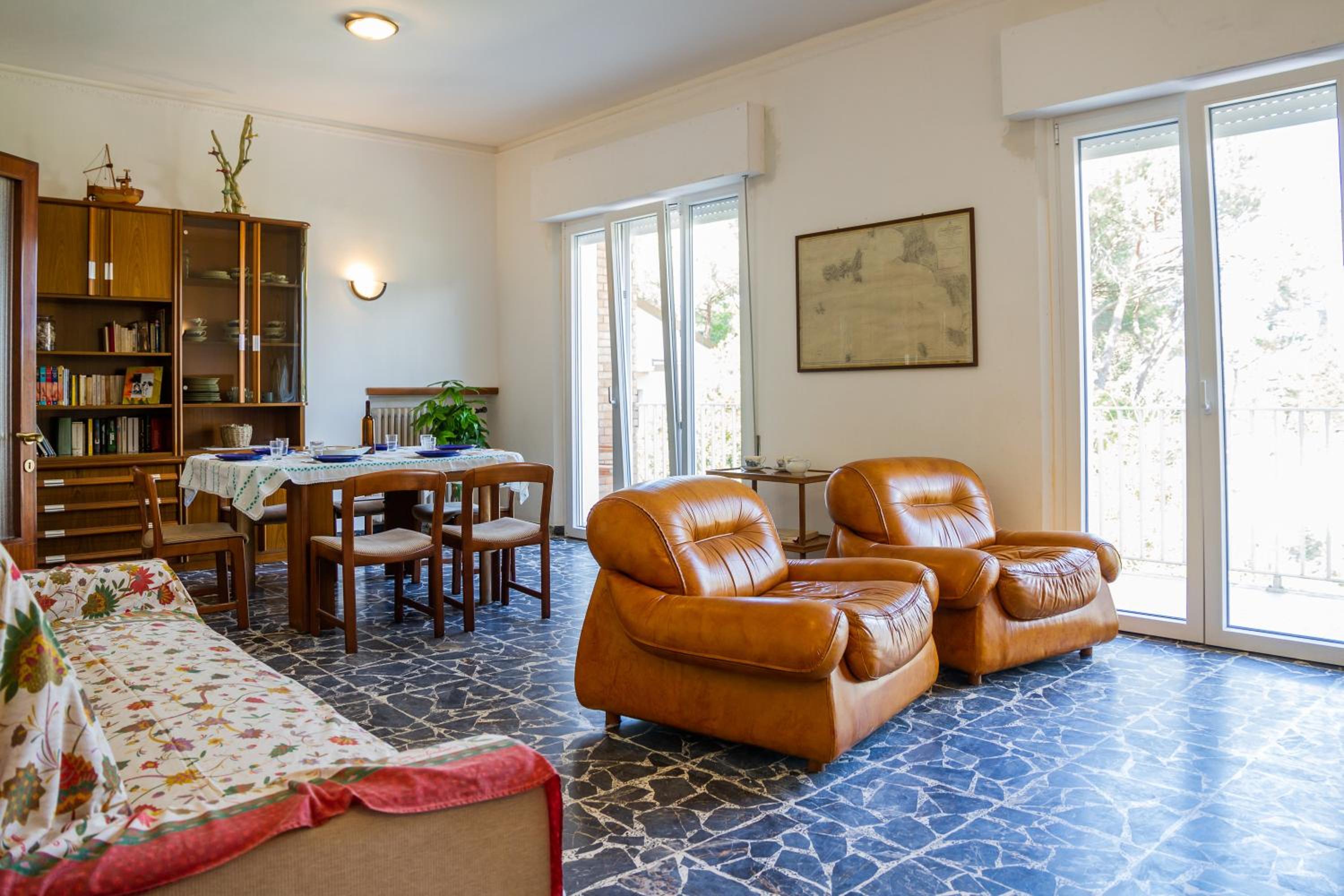 Three-Bedroom Premium Apartment with Balcony photo 2