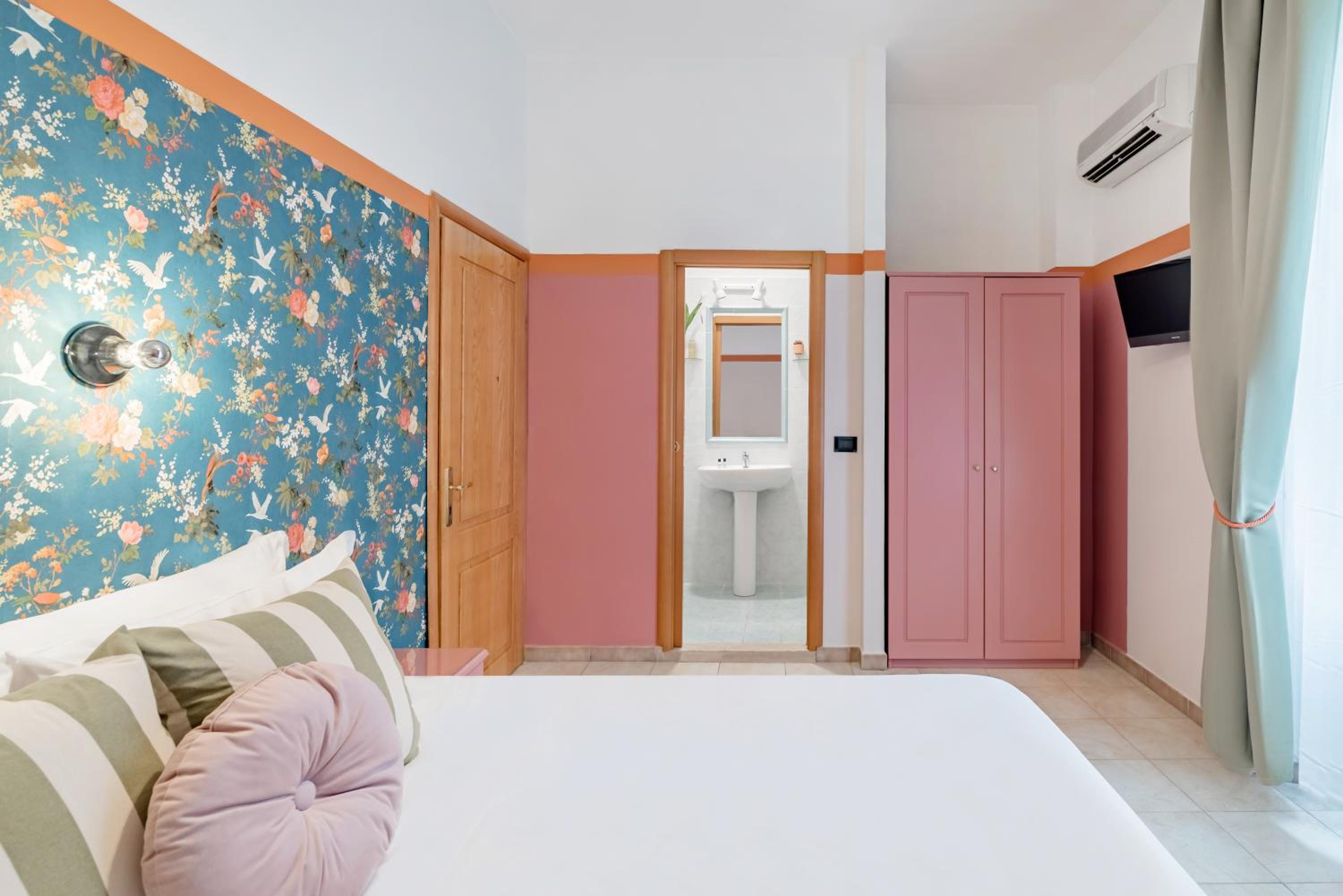 Superior Double or Twin Room photo 3