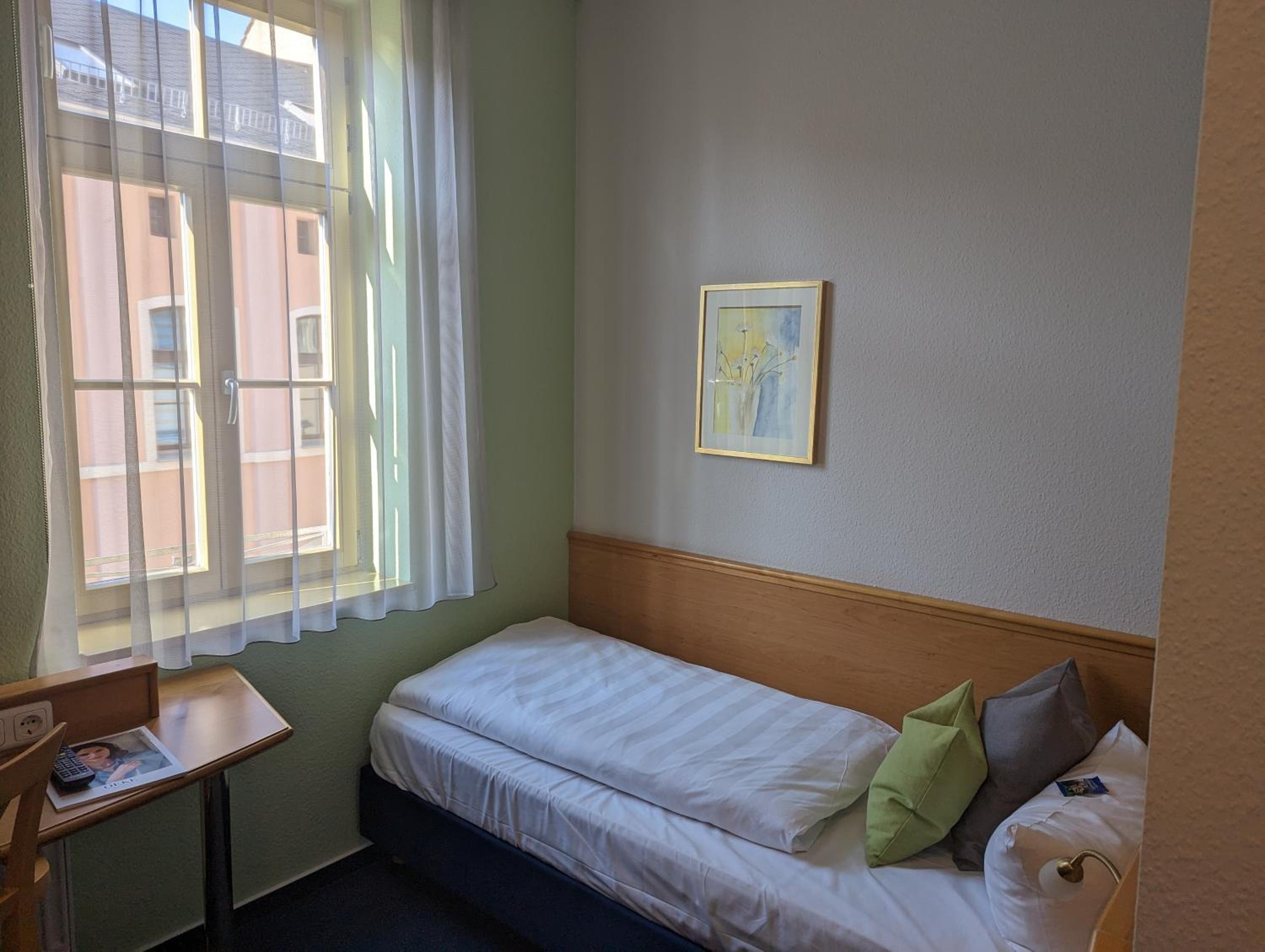 Standard Single Room photo 3