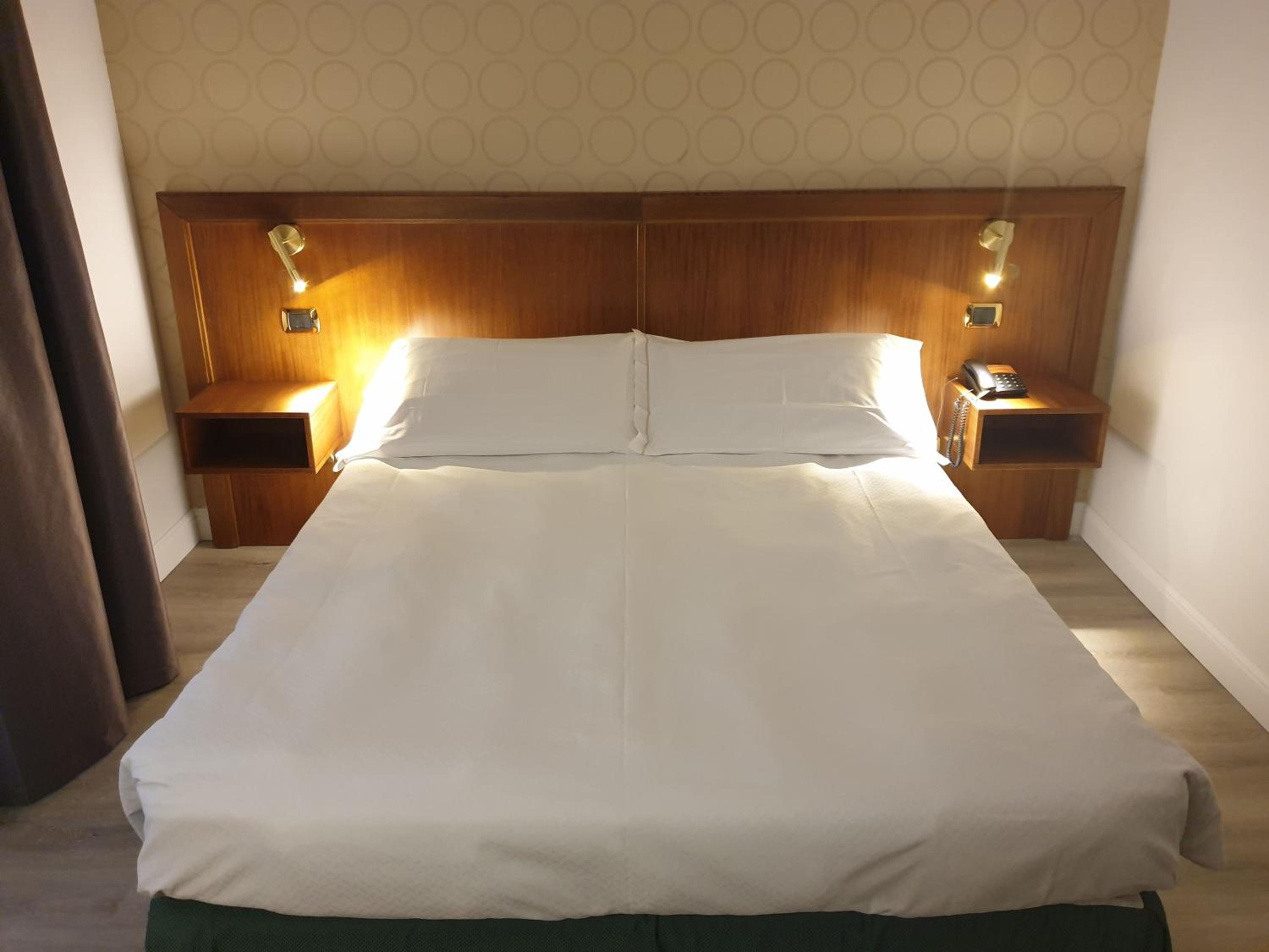 Double Room - Photo 16