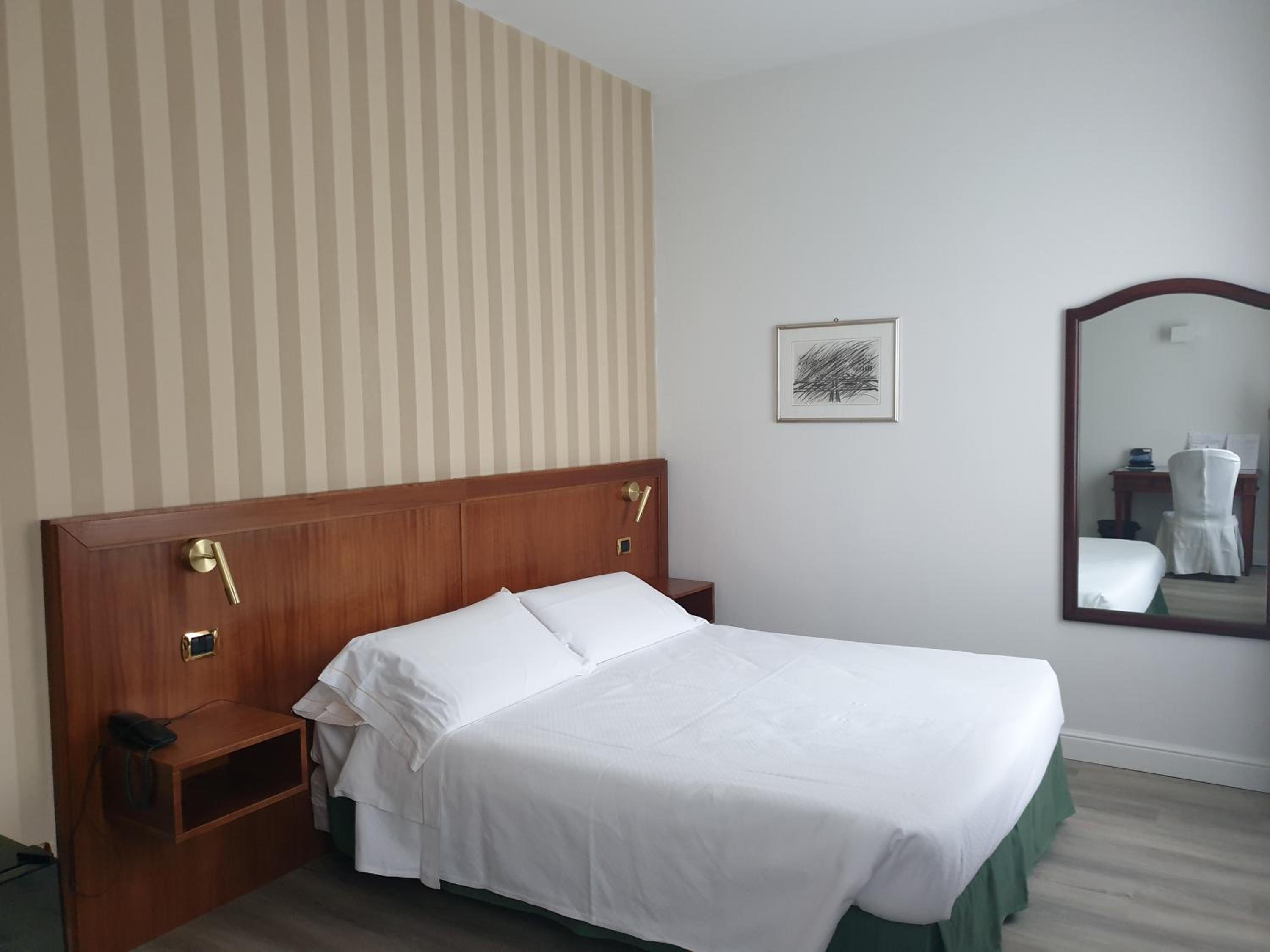 Double Room - Photo 17