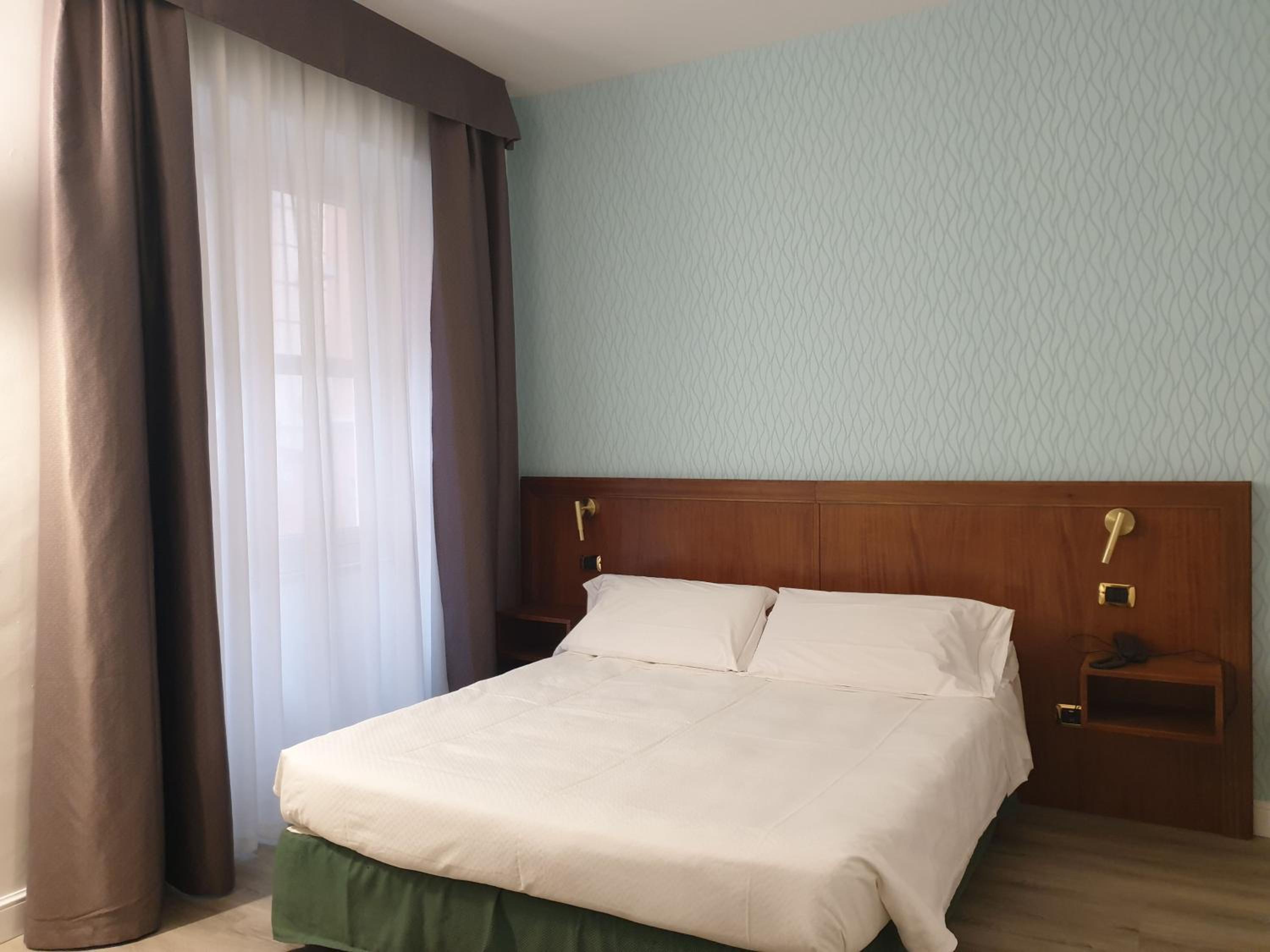 Double Room - Photo 12