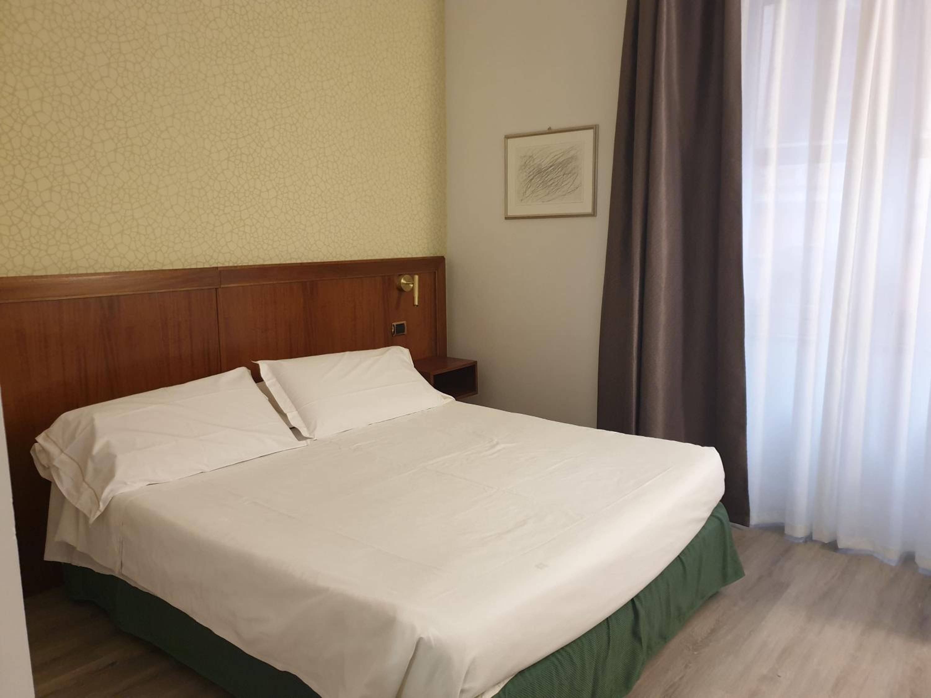 Double Room - Photo 2