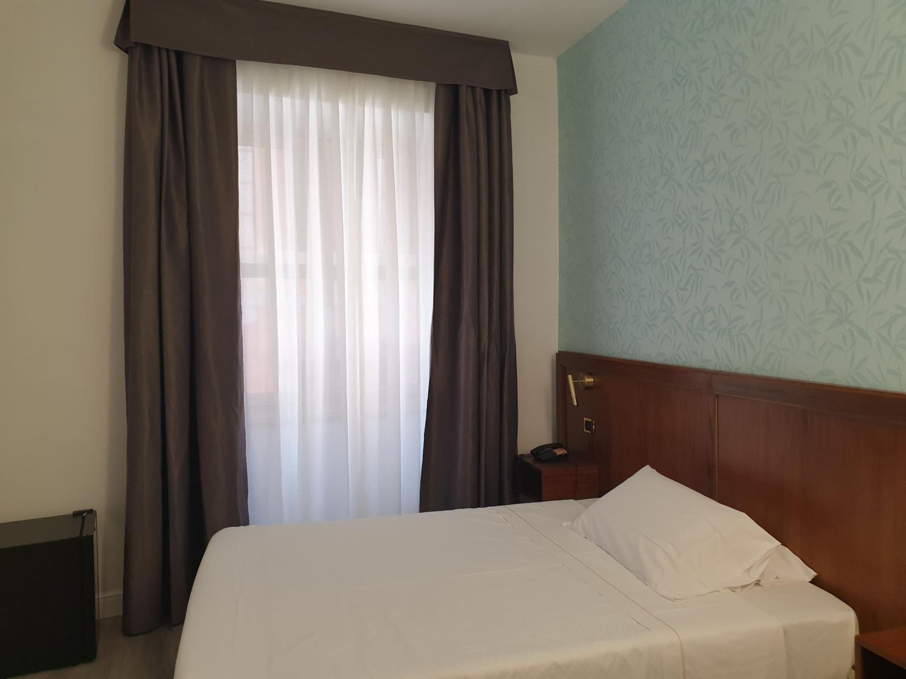 Double Room - Photo 3