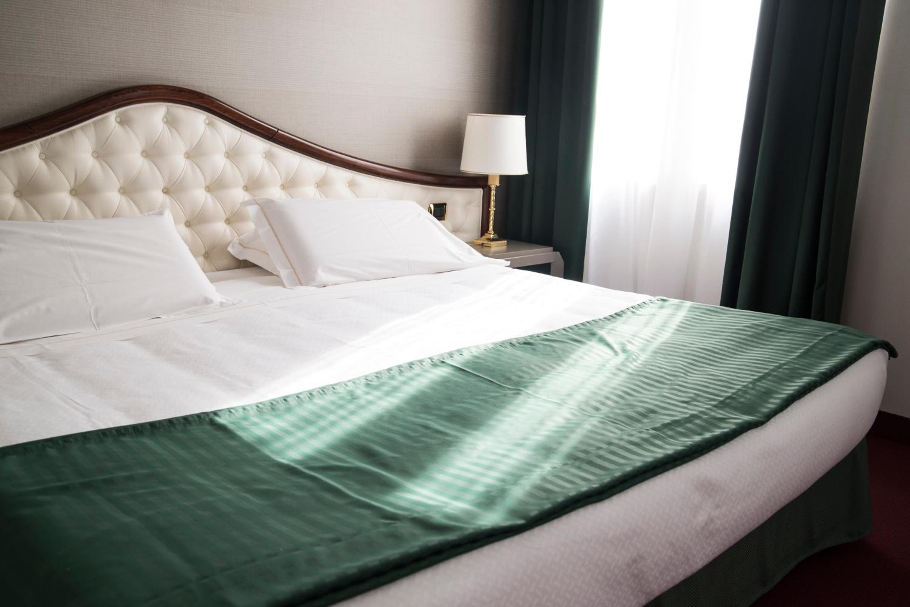 Deluxe Double or Twin Room - Photo 2