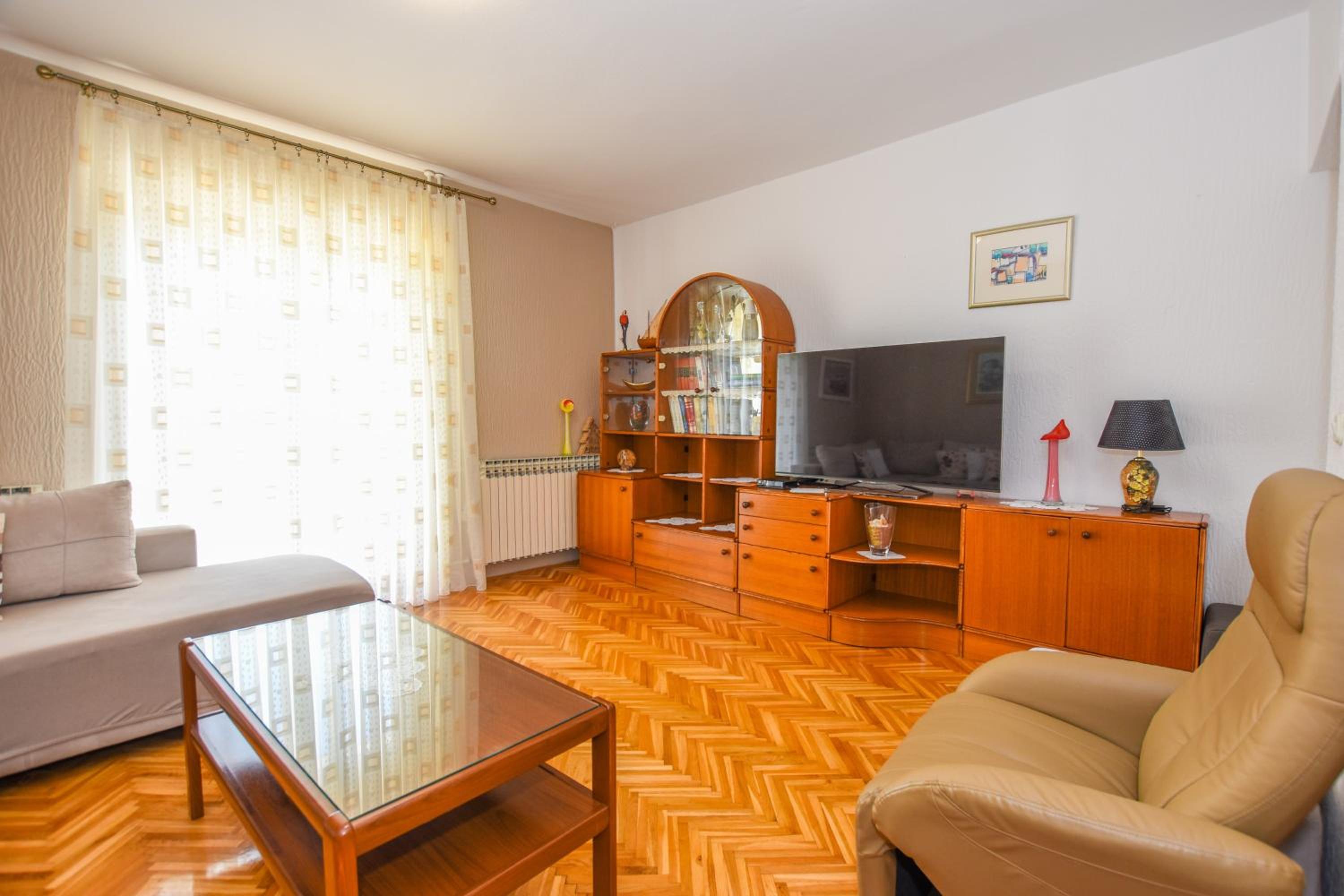 One-Bedroom Apartment - Photo 7
