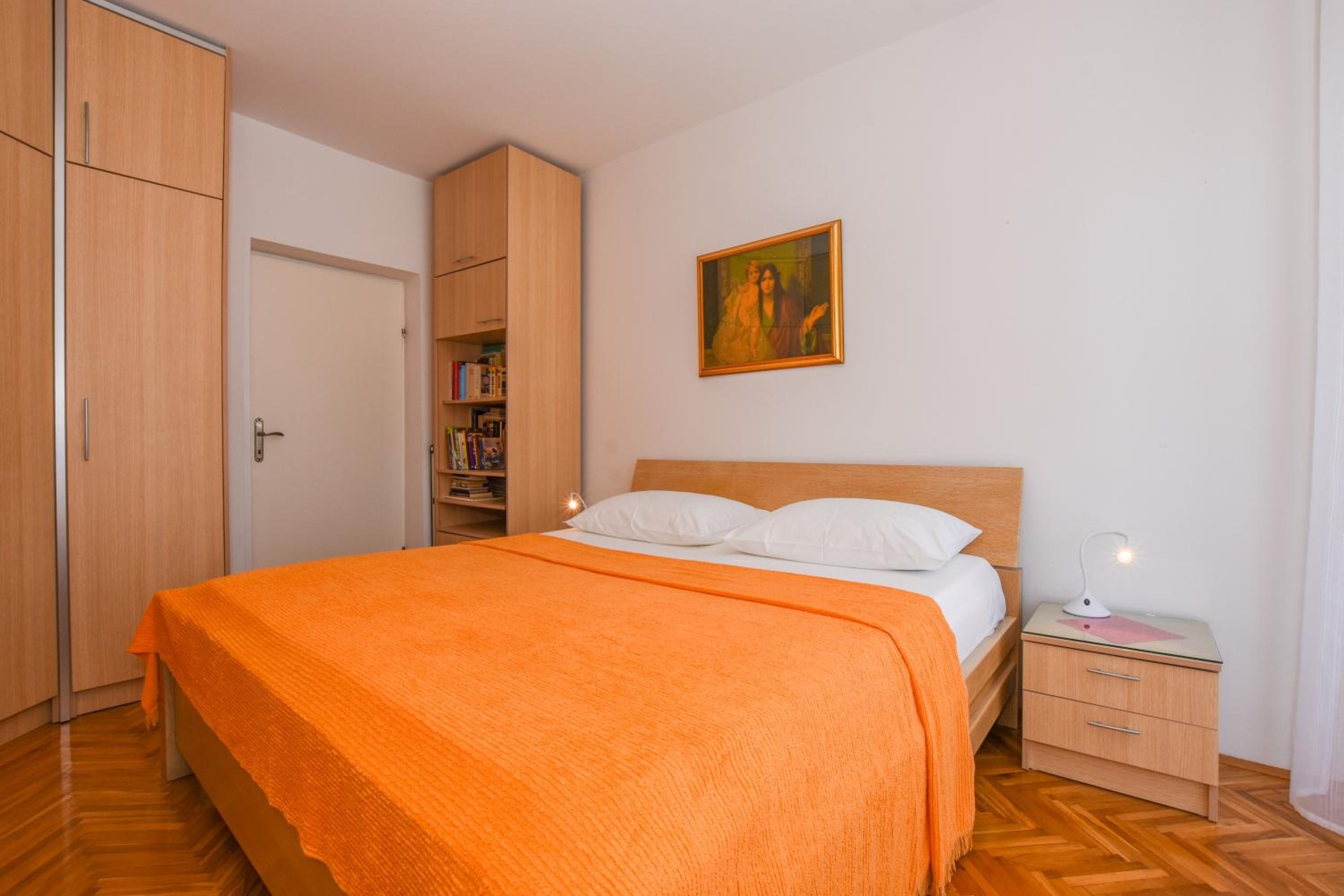 One-Bedroom Apartment - Photo 6