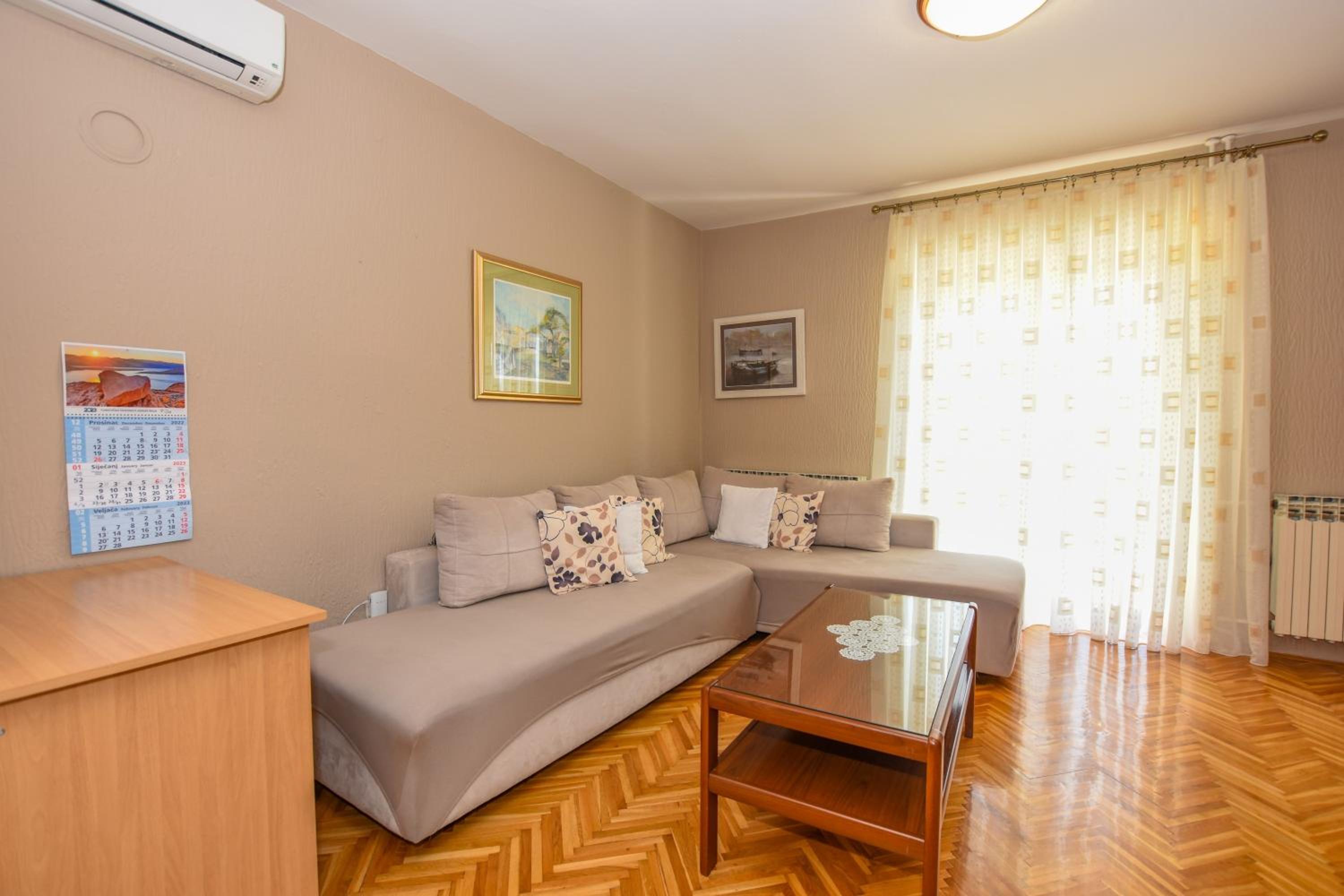 One-Bedroom Apartment - Photo 5