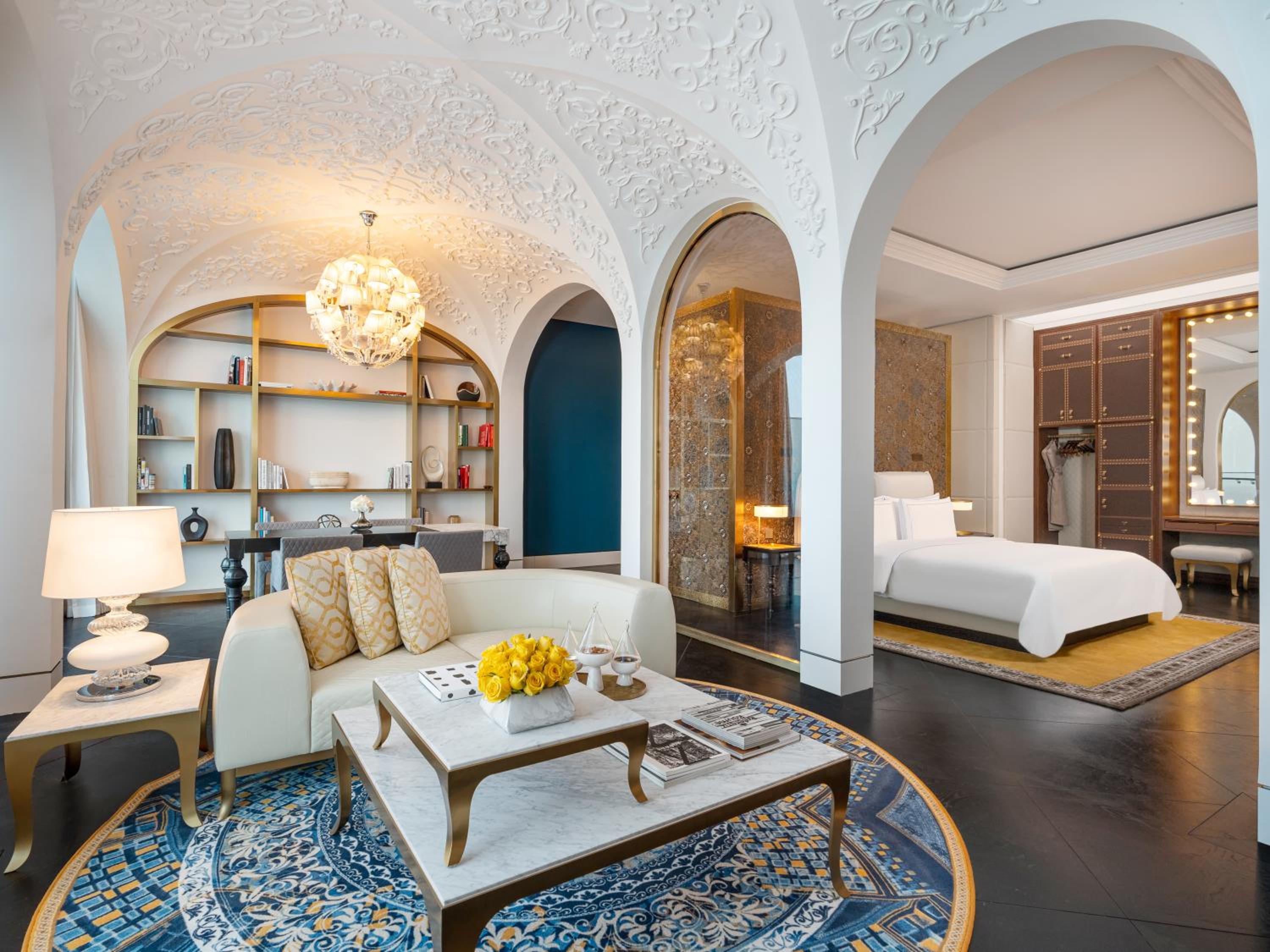 Crescent Signature Suite - Photo 6