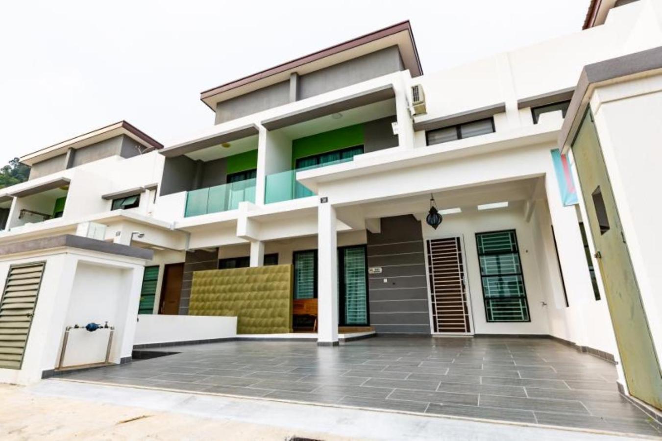 Four-Bedroom House photo 1
