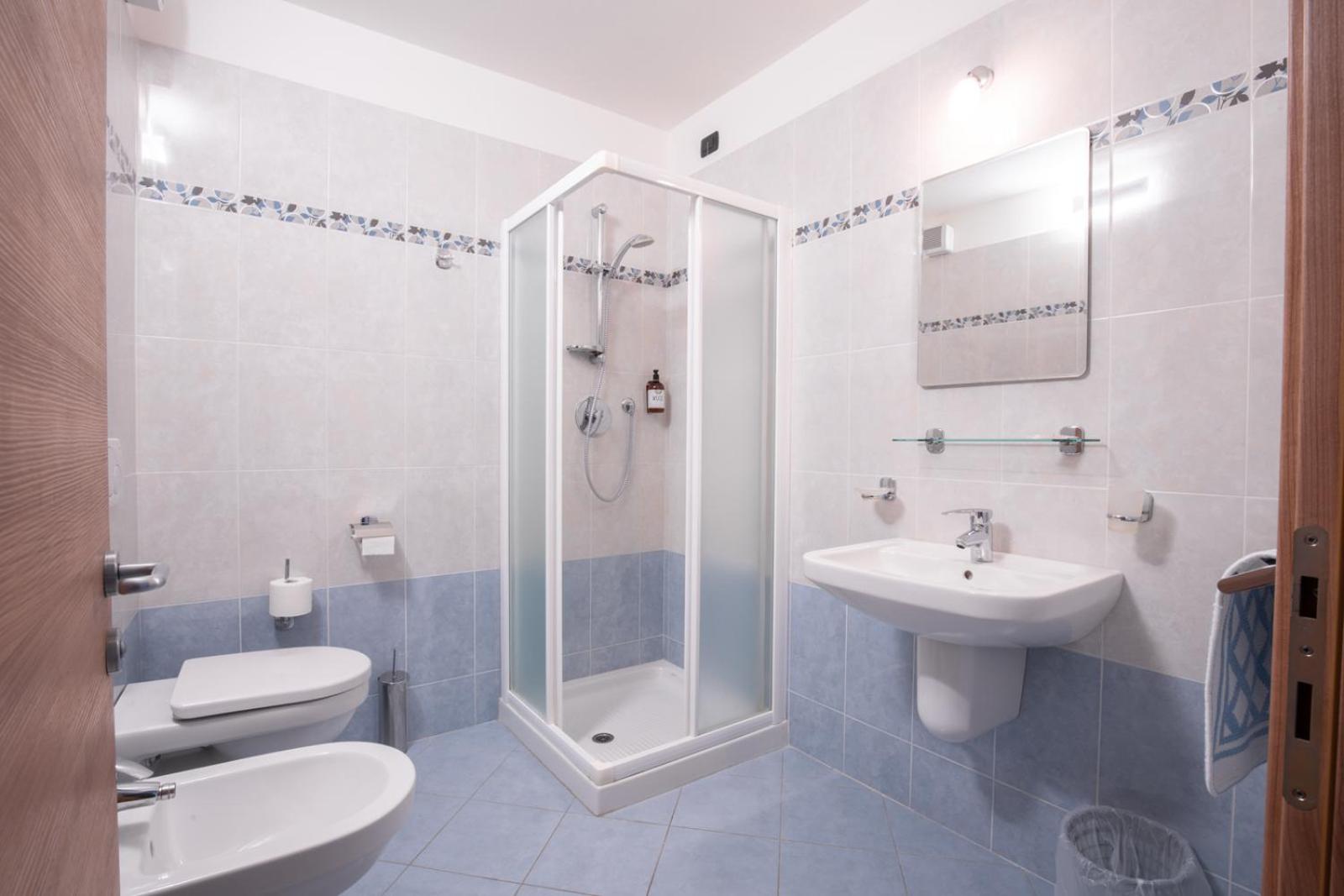Deluxe Double Room with Lake View photo 3