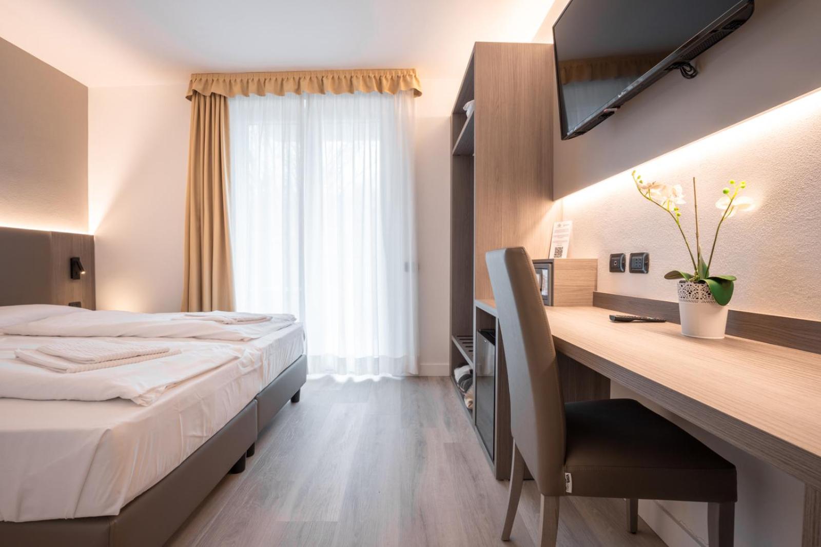 Deluxe Double Room with Lake View photo 2
