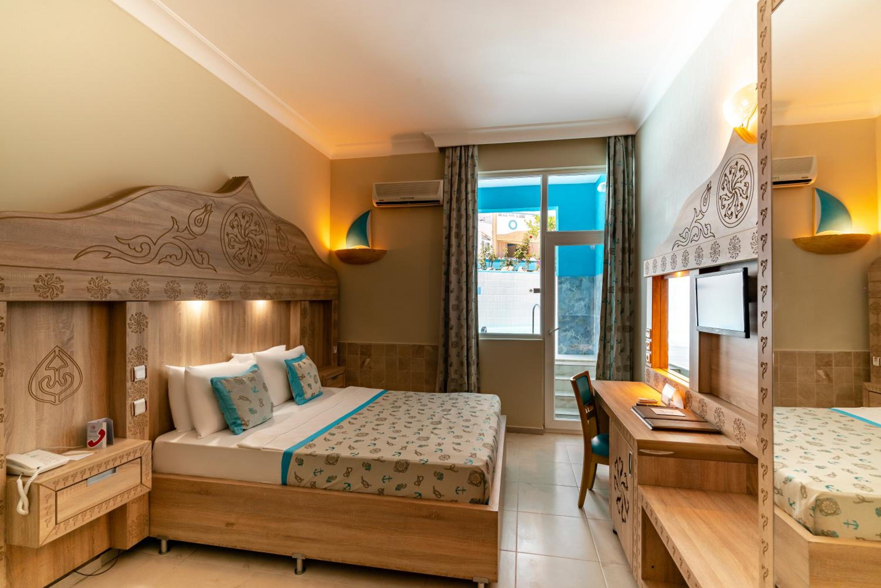 Swim-up Room - Photo 8
