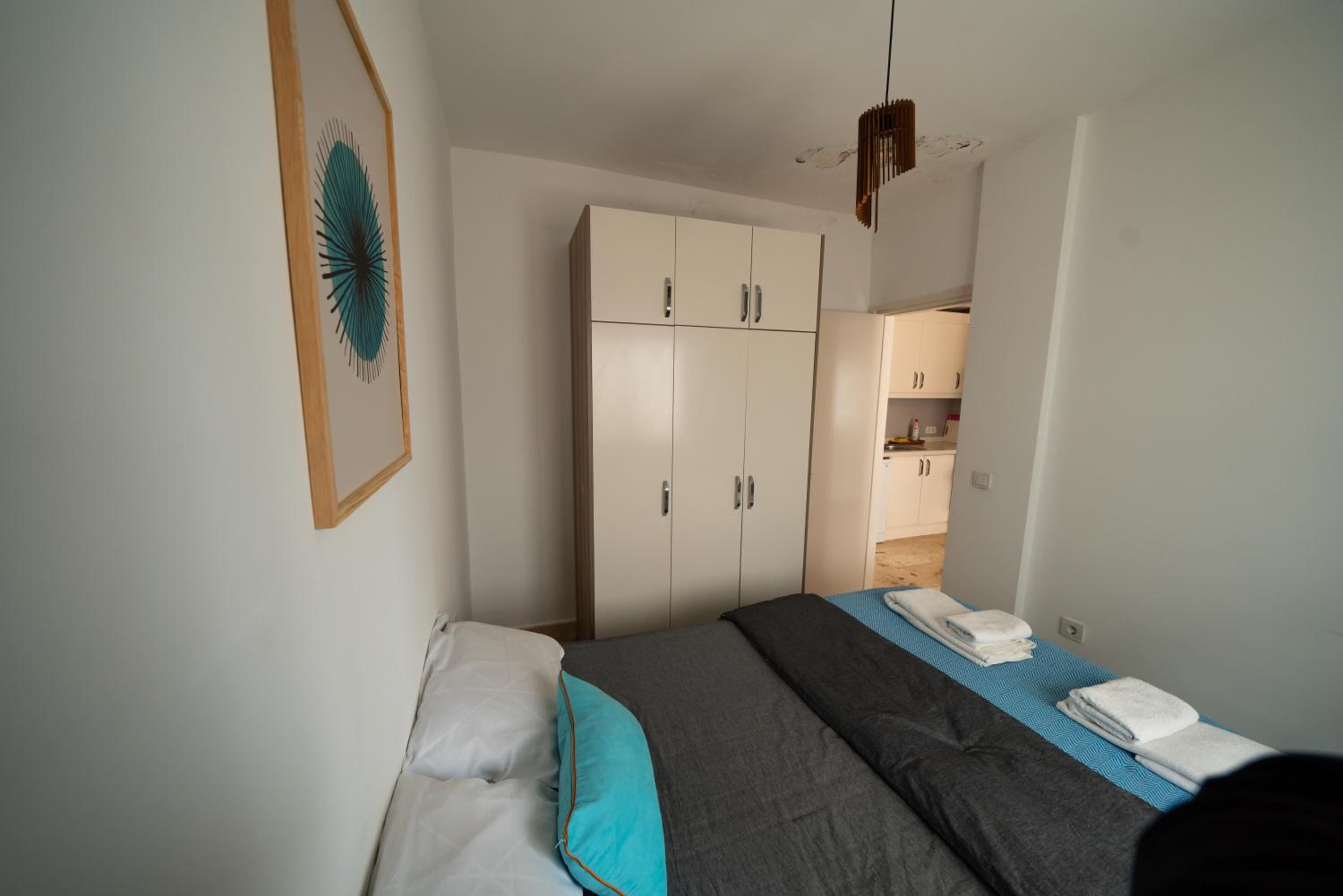 One-Bedroom Apartment - Photo 2